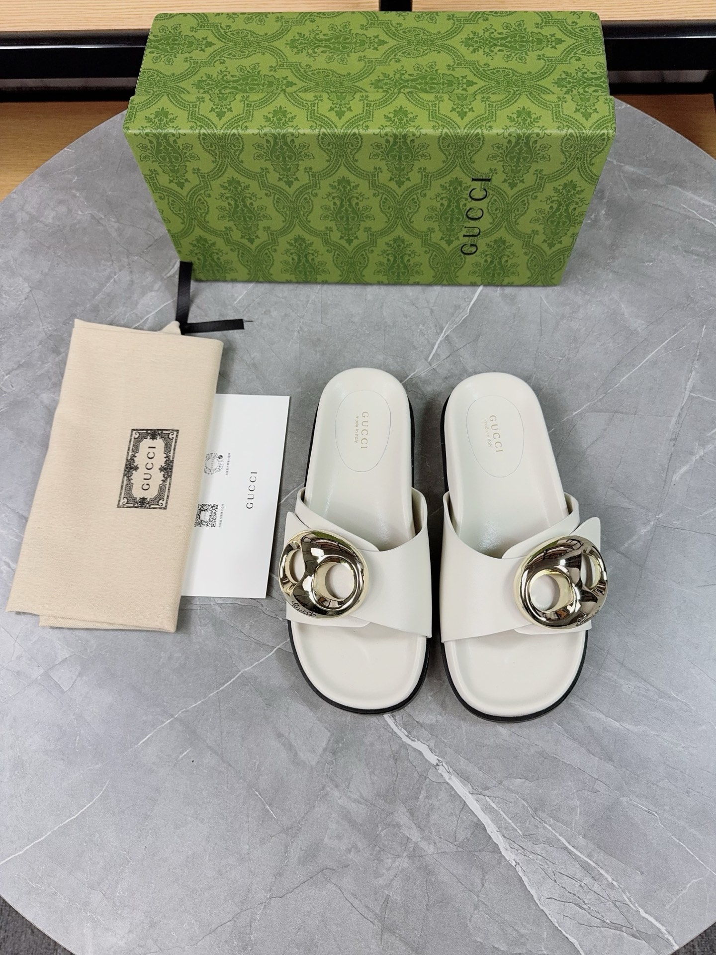 Gucci Women's White Leather Sandals with Gold-Tone Hardware and Open Toe 8 i1739943419080 7018 0 5