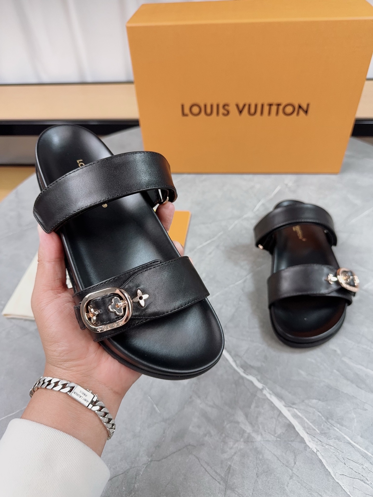 Louis Vuitton 2025 Spring/Summer Adjustable Buckle Leather Sandals 9 i1740902158732 2922 0 8