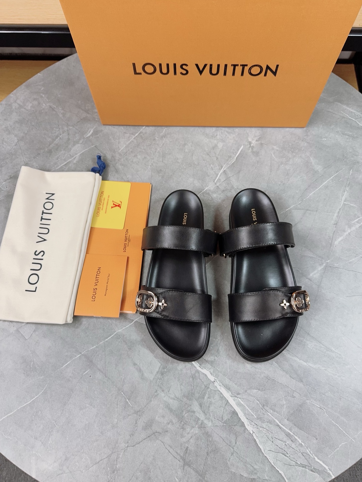 Louis Vuitton 2025 Spring/Summer Adjustable Buckle Leather Sandals 3 i1740902160232 8354 0 1
