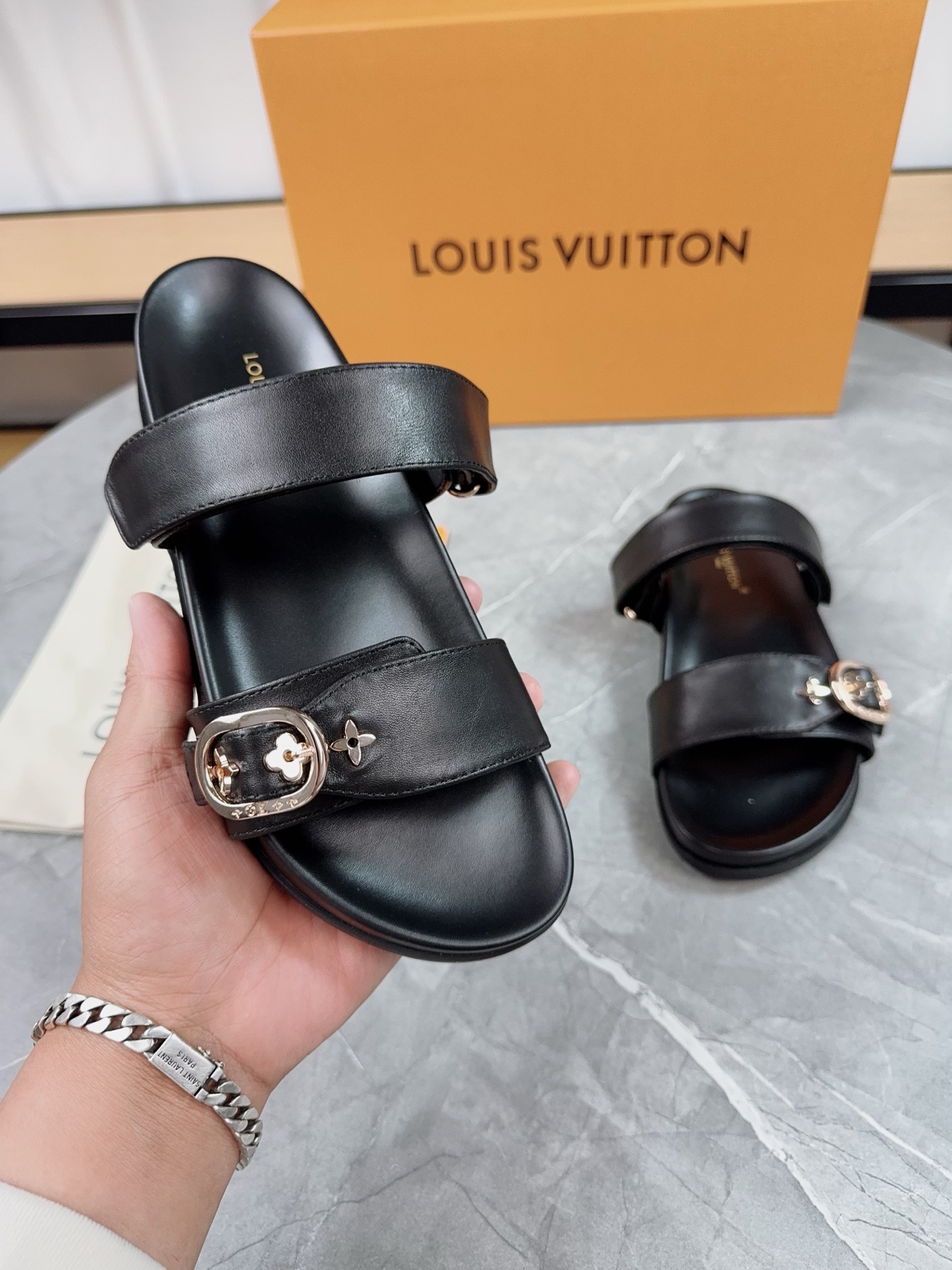 Louis Vuitton 2025 Spring/Summer Adjustable Buckle Leather Sandals 2 i1740902160262 1287 0 6