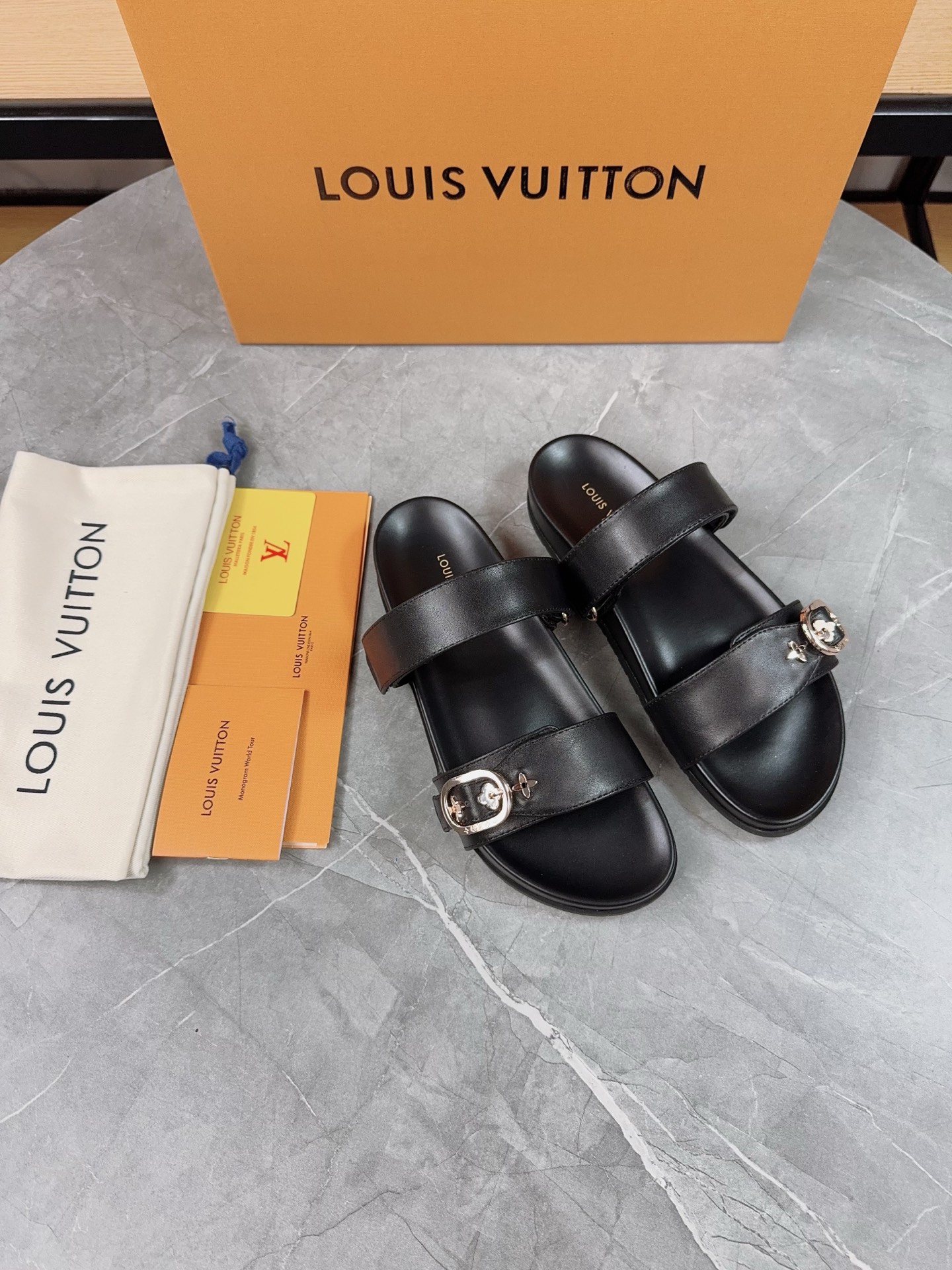 Louis Vuitton 2025 Spring/Summer Adjustable Buckle Leather Sandals 5 i1740902160271 6220 0 3