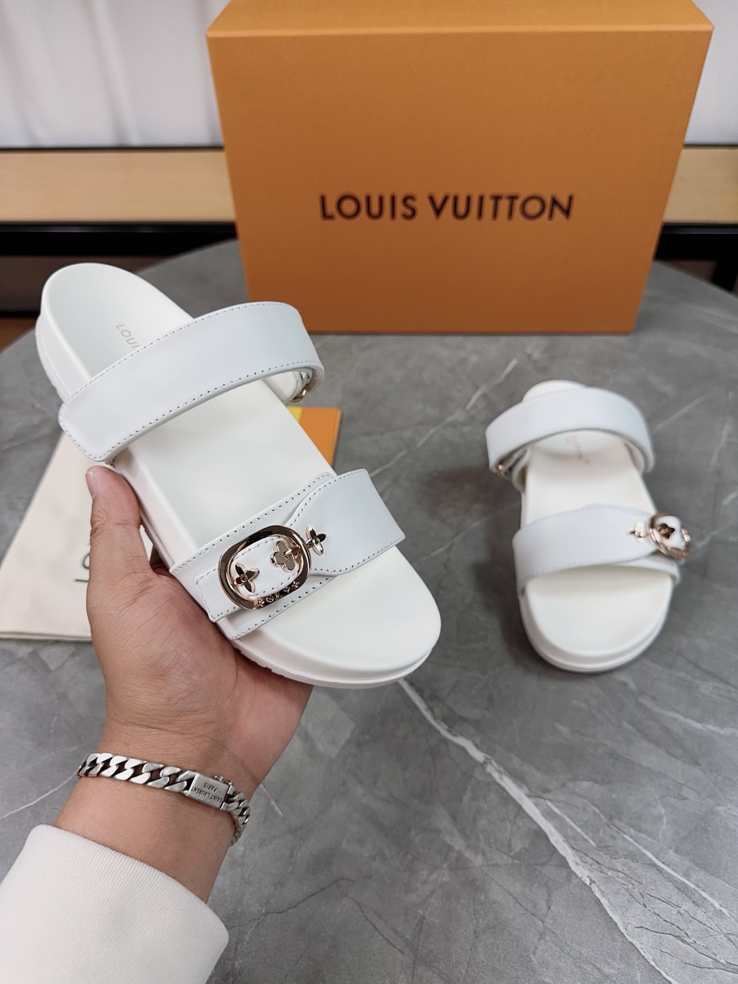 Louis Vuitton 2025 Spring/Summer White Leather Buckle Sandals, Adjustable Fit 1 Louis Vuitton 2025 Spring/Summer White Leather Buckle Sandals, Adjustable Fit