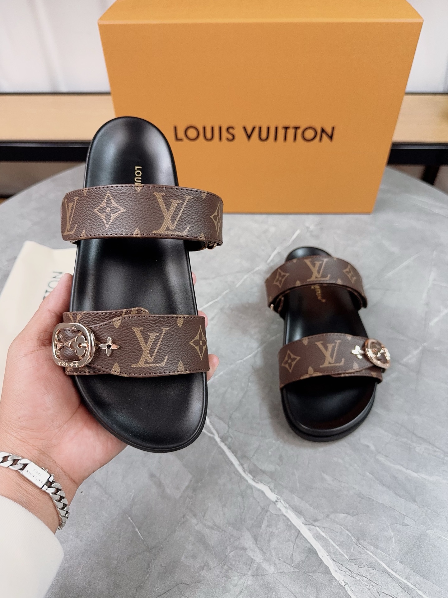 Louis Vuitton 2025 Spring/Summer Sandals with Adjustable Buckle 9 i1740902195263 2056 0 7