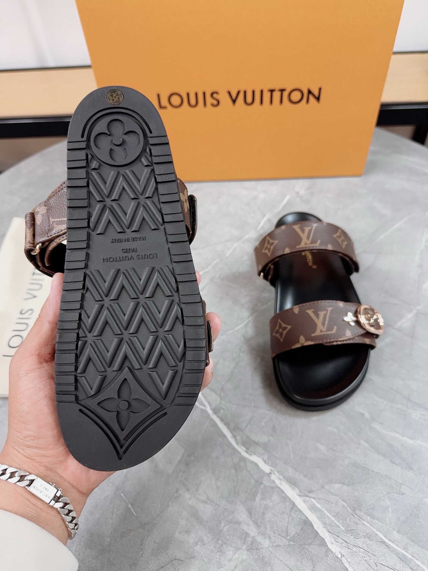 Louis Vuitton 2025 Spring/Summer Sandals with Adjustable Buckle 8 i1740902195920 1961 0 6