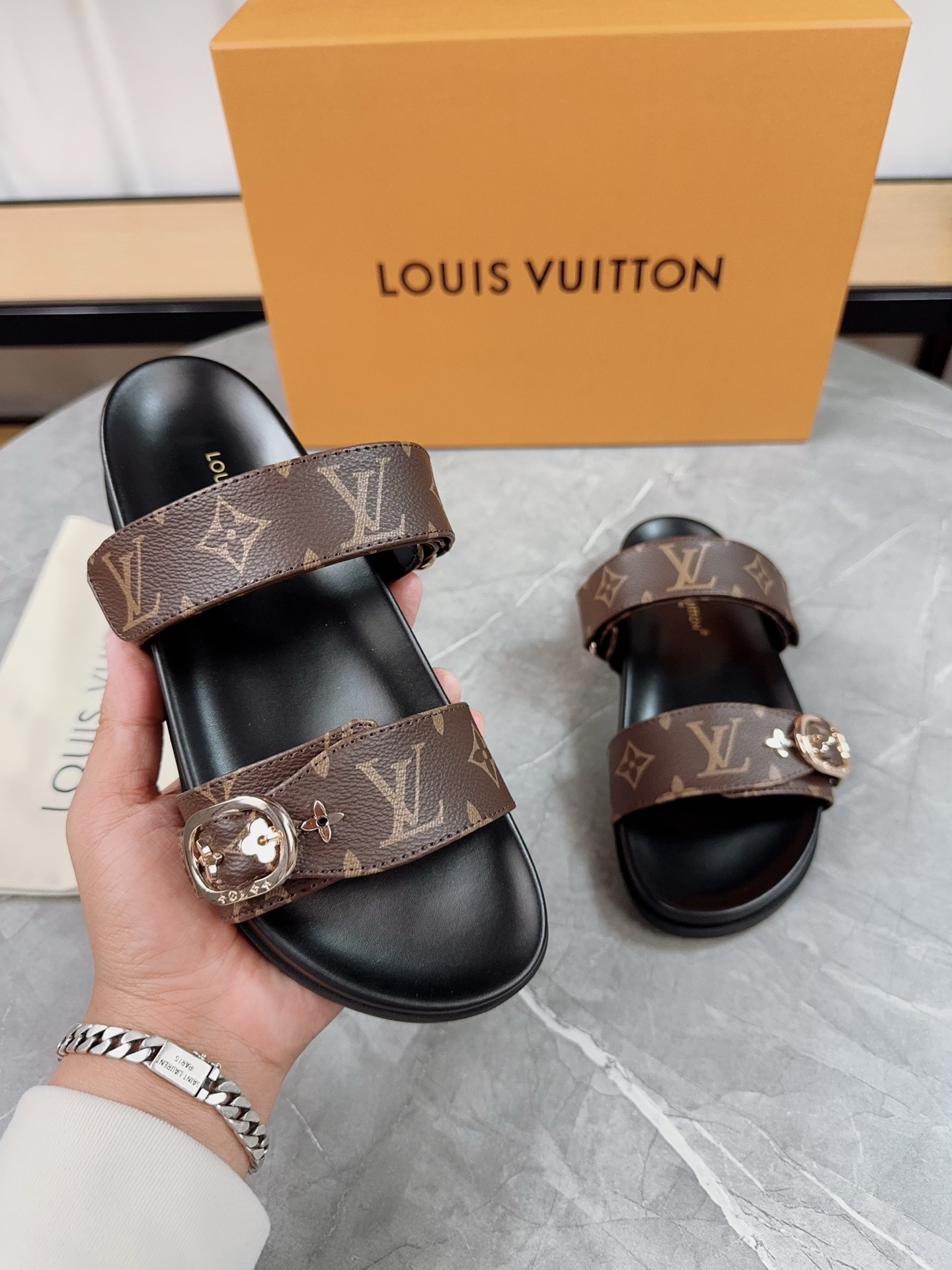 Louis Vuitton 2025 Spring/Summer Sandals with Adjustable Buckle 2 i1740902195920 4630 0 5