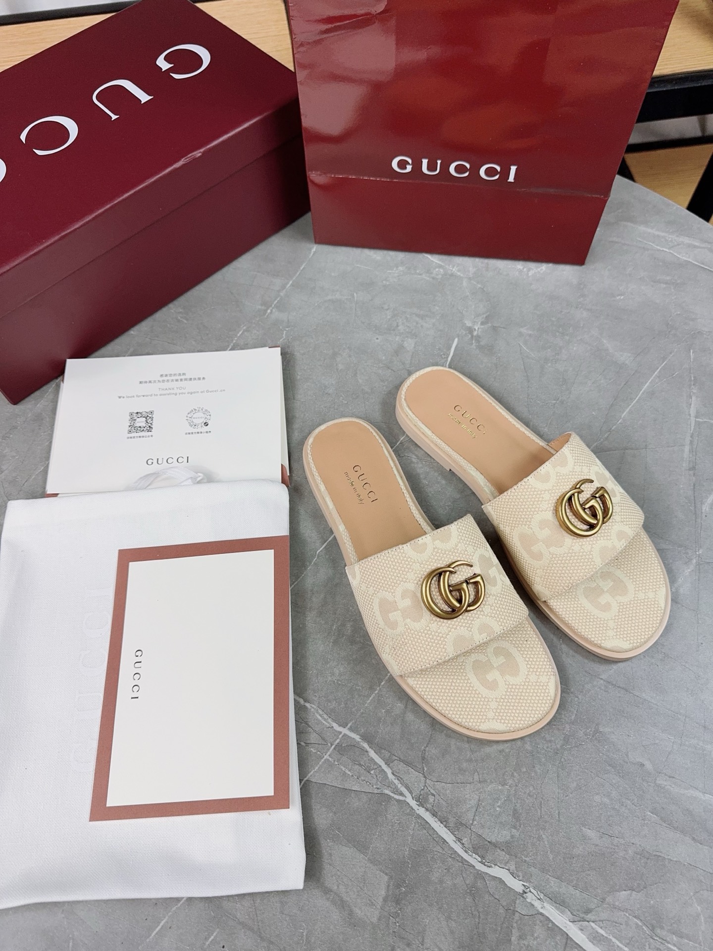 Gucci Women's Flat Sandals with Beige GG Motif and Leather Sole 4 i1741067118185 8301 0 2