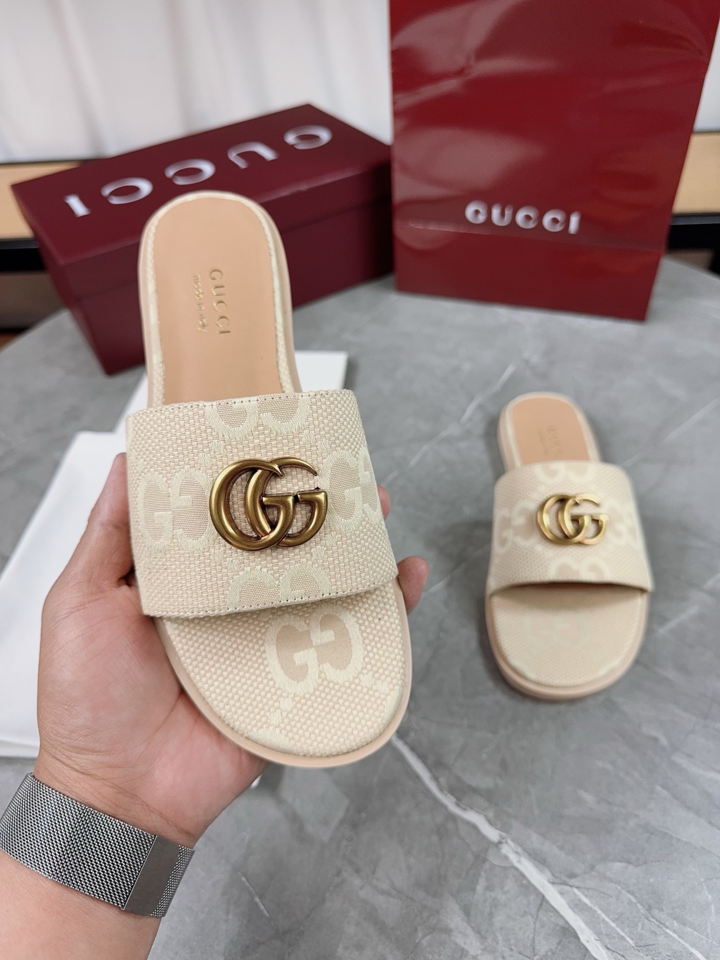 Gucci Women's Flat Sandals with Beige GG Motif and Leather Sole