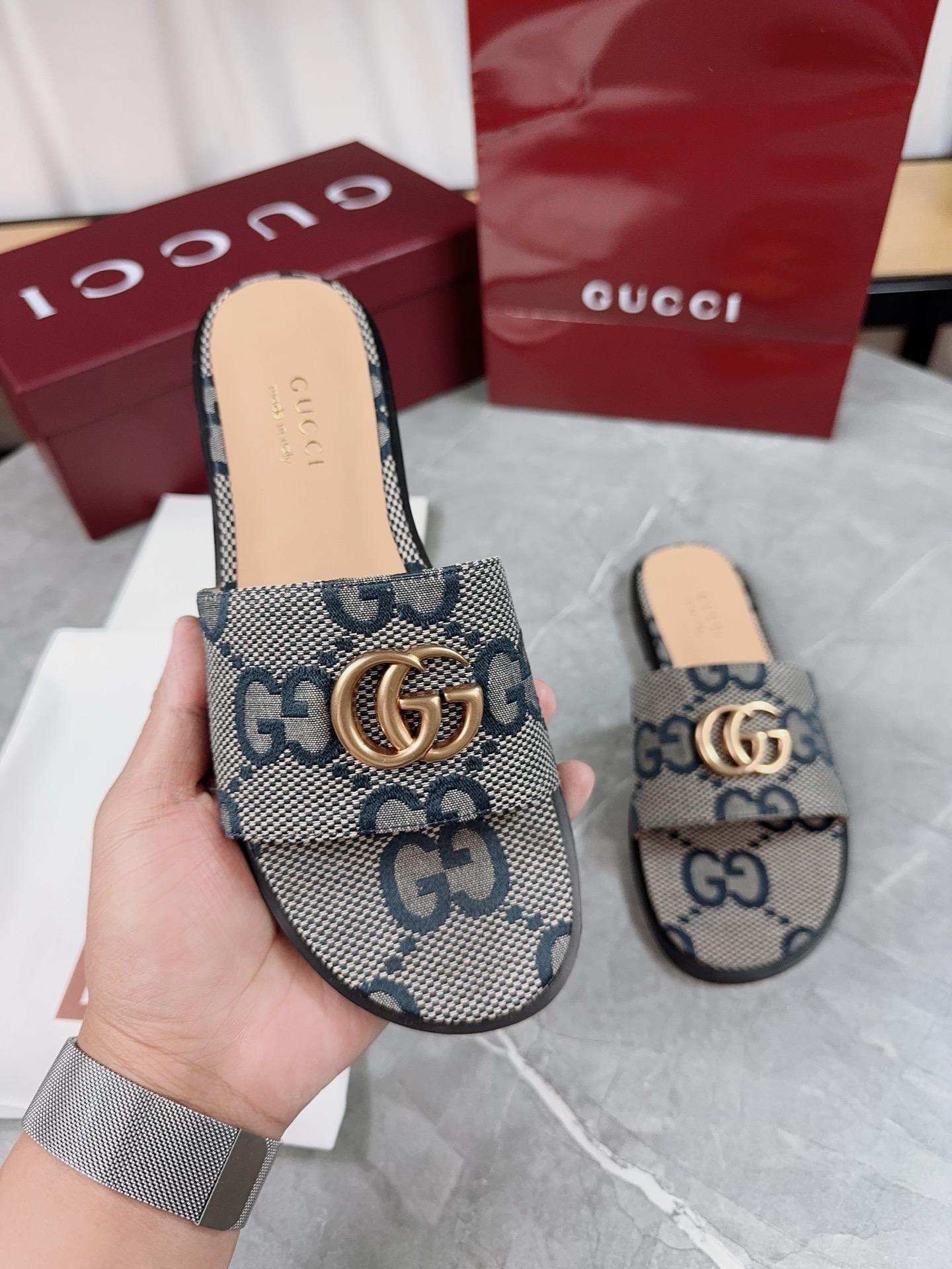 Gucci Women's Flat Sandals with GG Canvas - Comfortable & Stylish Flats 4 i1741067134525 471 0 2
