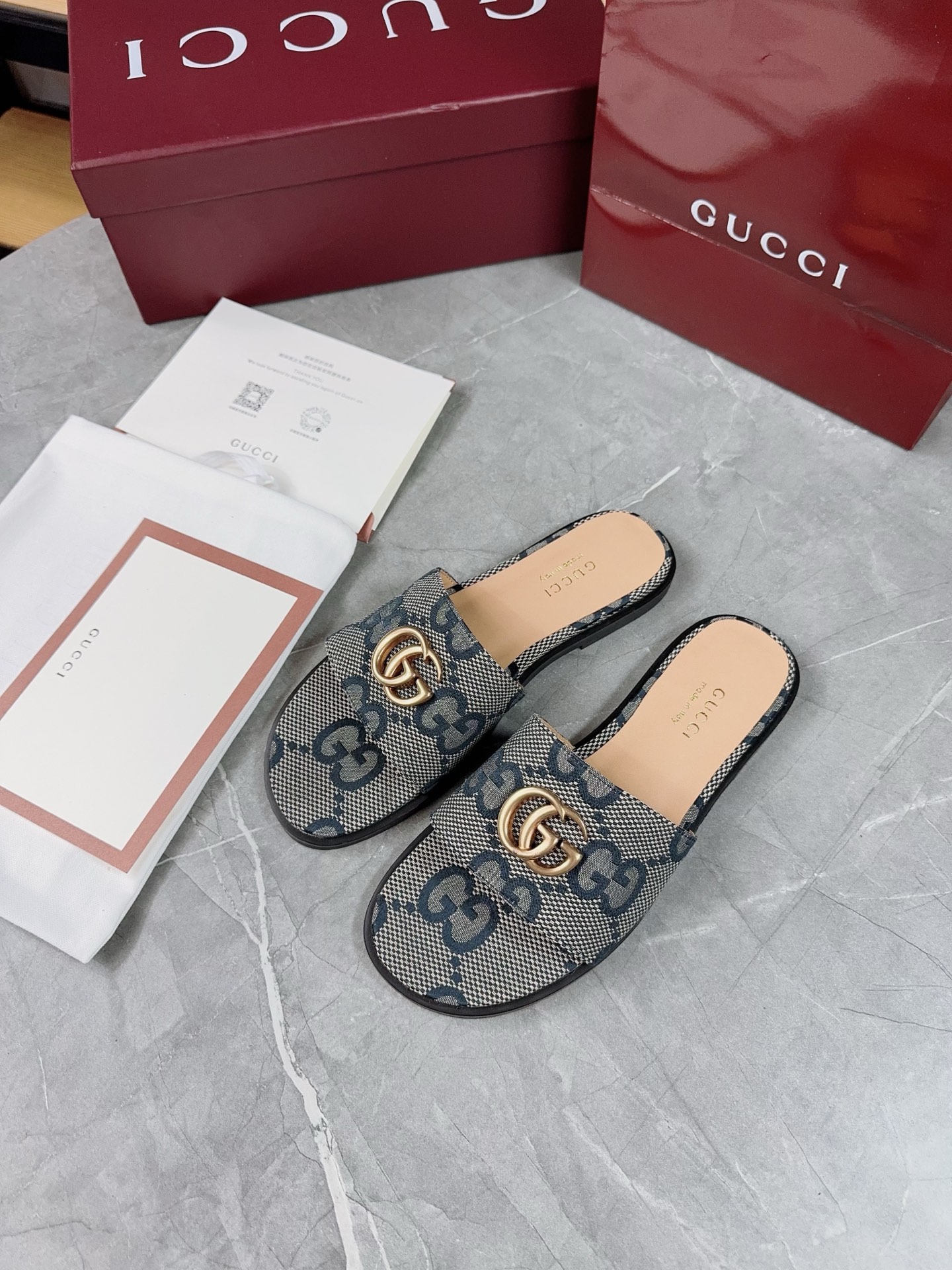 Gucci Women's Flat Sandals with GG Canvas - Comfortable & Stylish Flats 5 i1741067135367 5228 0 3