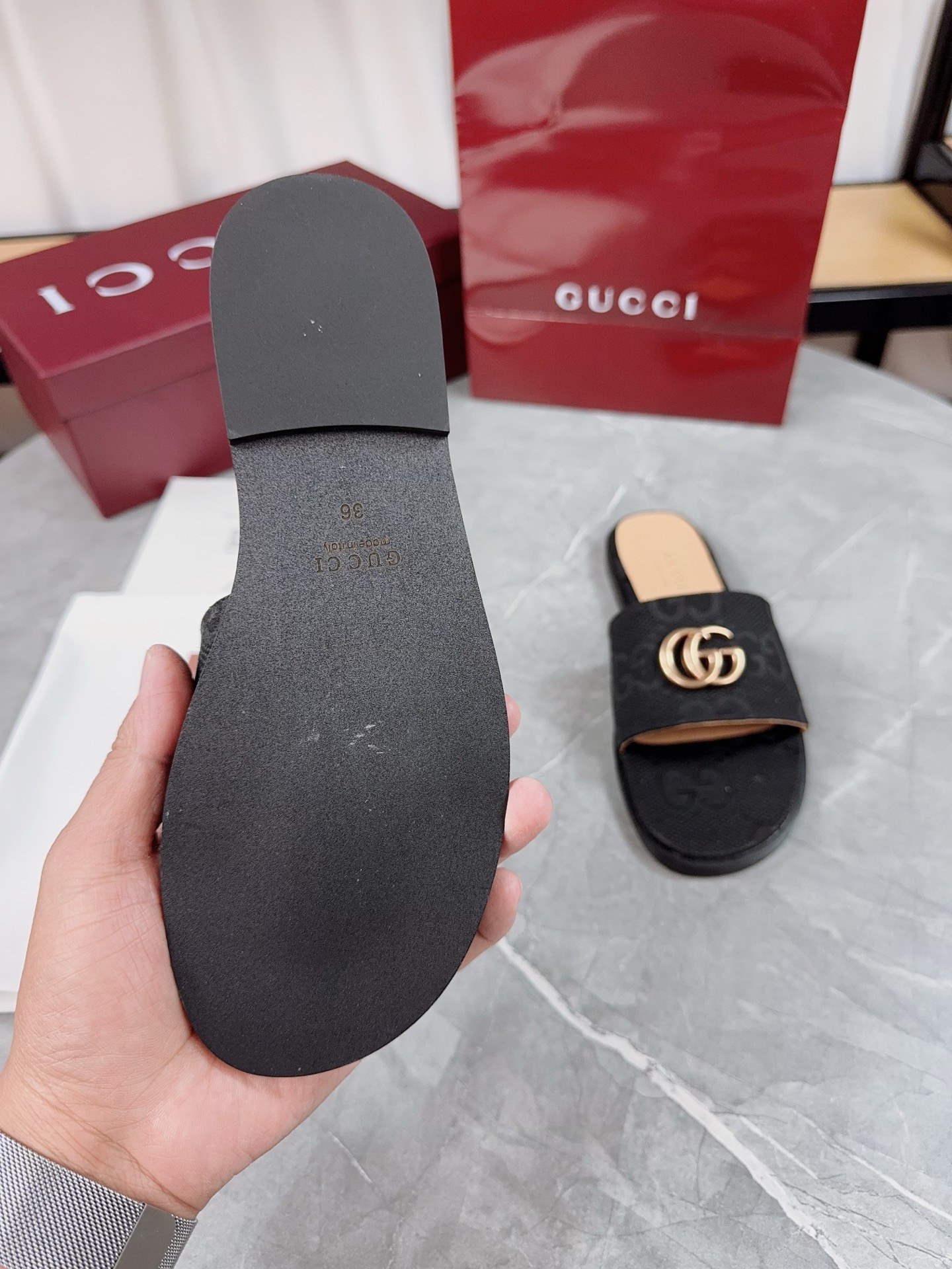 Gucci Women's Flat Sandals with GG Motif - Luxurious Comfort and Style 7 i1741067152937 4586 0 5