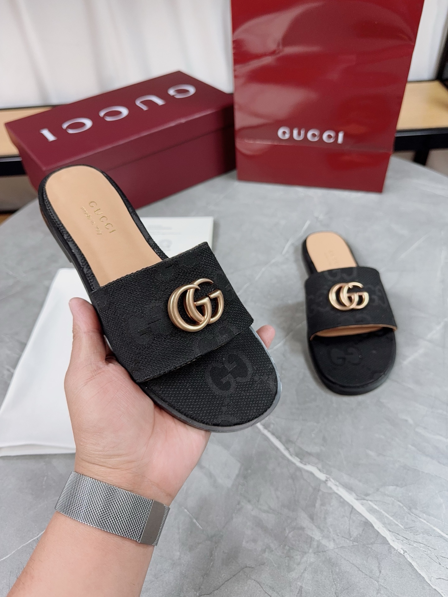 Gucci Women's Flat Sandals with GG Motif - Luxurious Comfort and Style 5 i1741067152968 8653 0 3