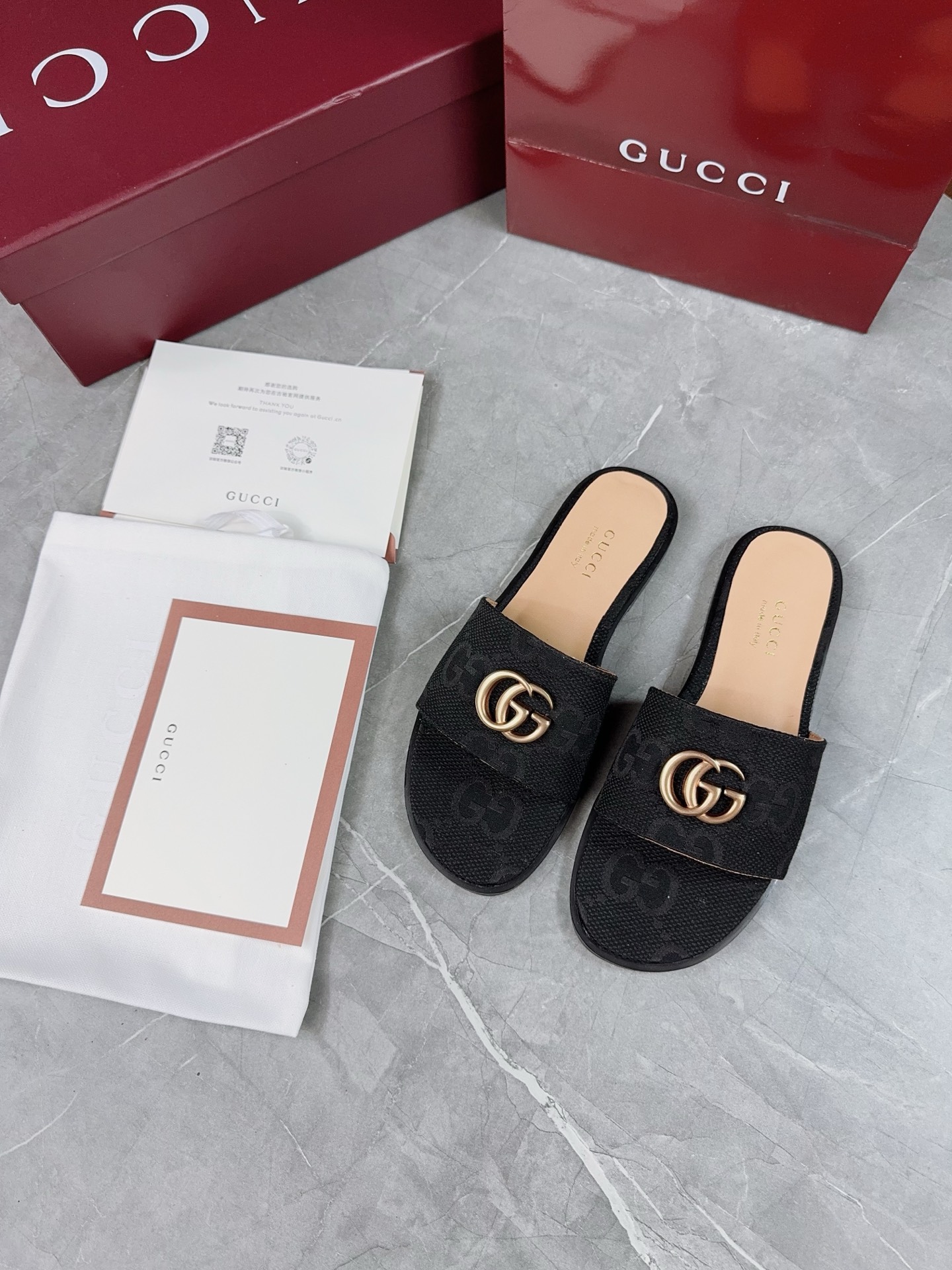 Gucci Women's Flat Sandals with GG Motif - Luxurious Comfort and Style 8 i1741067153468 2583 0 6