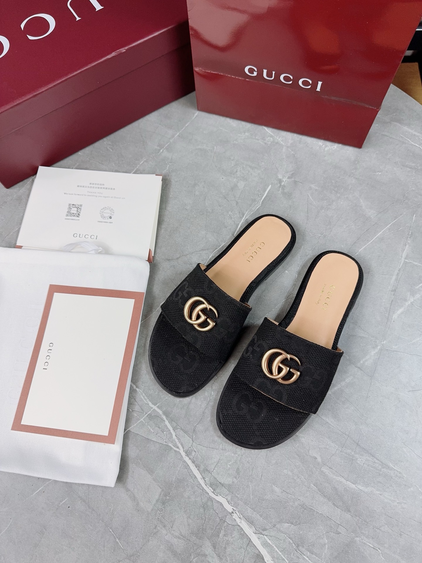 Gucci Women's Flat Sandals with GG Motif - Luxurious Comfort and Style 4 i1741067153488 8358 0 2
