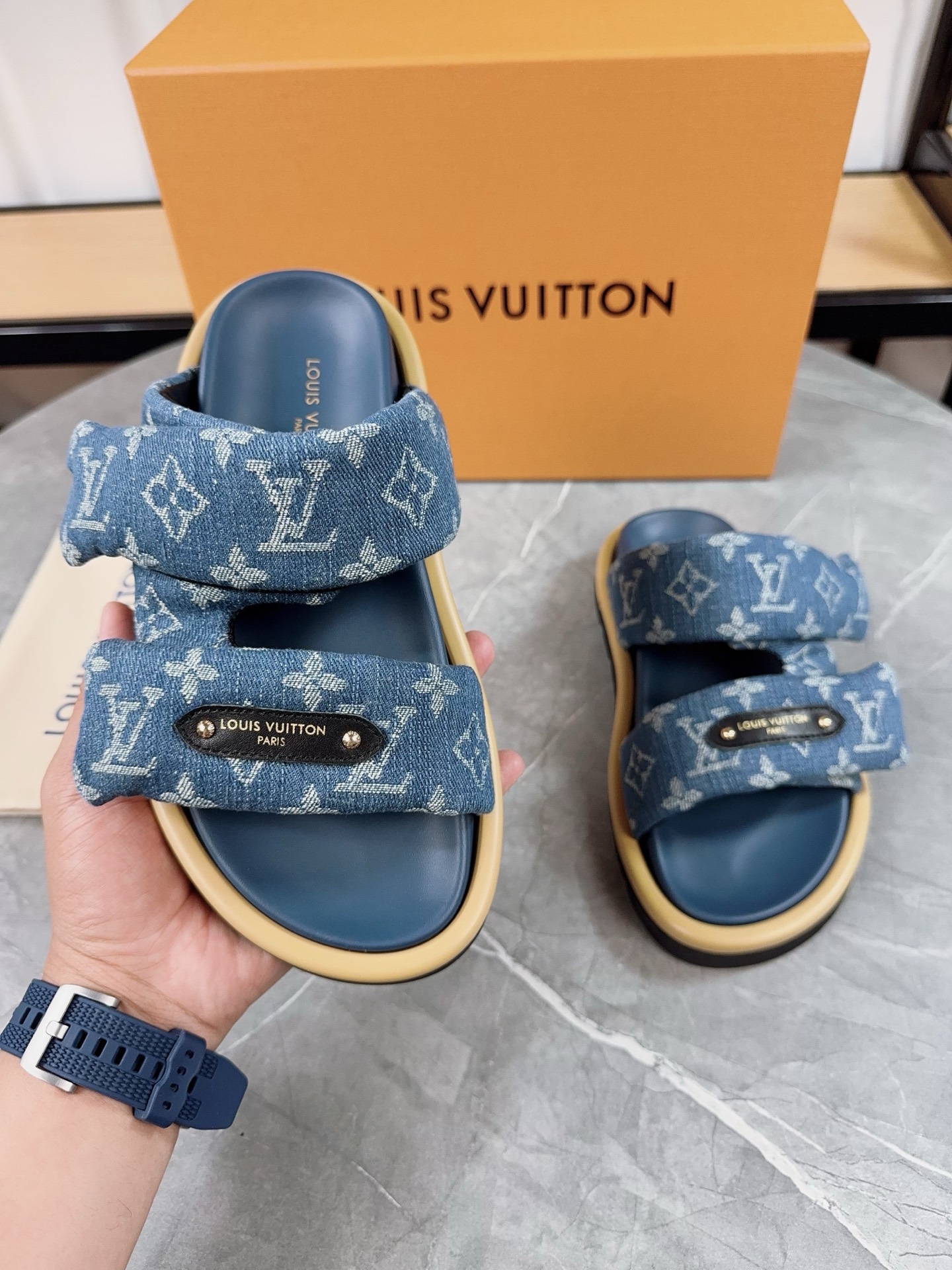 Louis Vuitton Pool Pillow Comfort Flat Sandal Monogram Denim 6 i1742032056573 8618 0 4