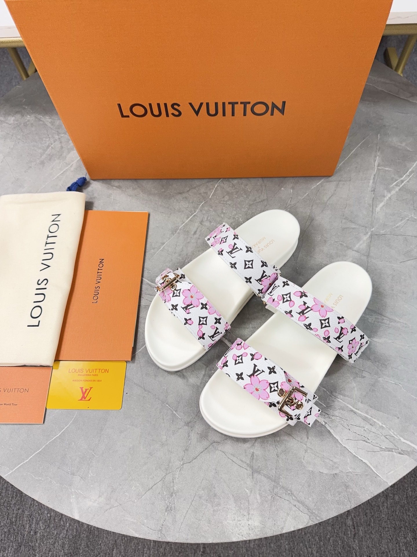 Louis Vuitton 2025 Spring/Summer Sandals with Adjustable Buckle 3 i1742807113655 3330 0 1