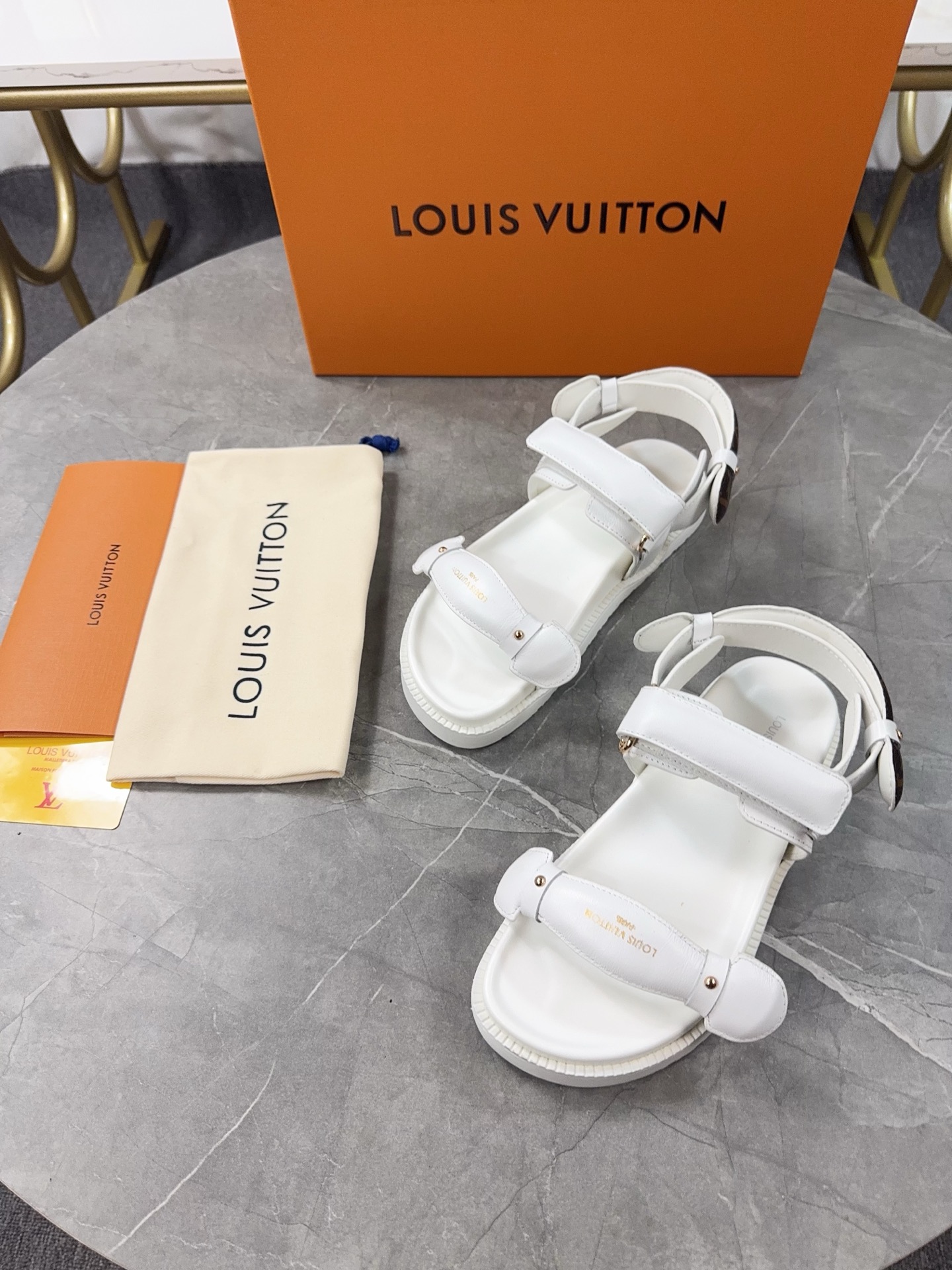 Louis Vuitton 2025 Spring/Summer White Leather Beach Sandals 5 i1743066337055 8563 0 3