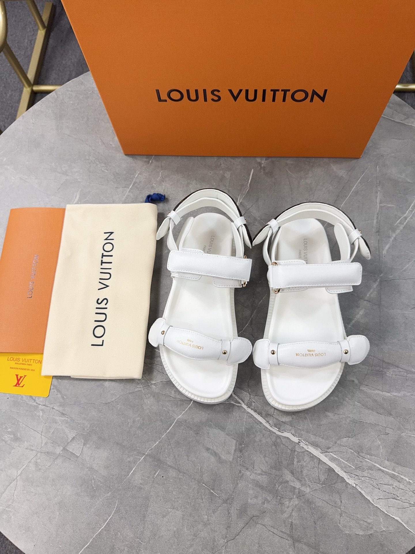 Louis Vuitton 2025 Spring/Summer White Leather Beach Sandals 3 i1743066337116 3995 0 1