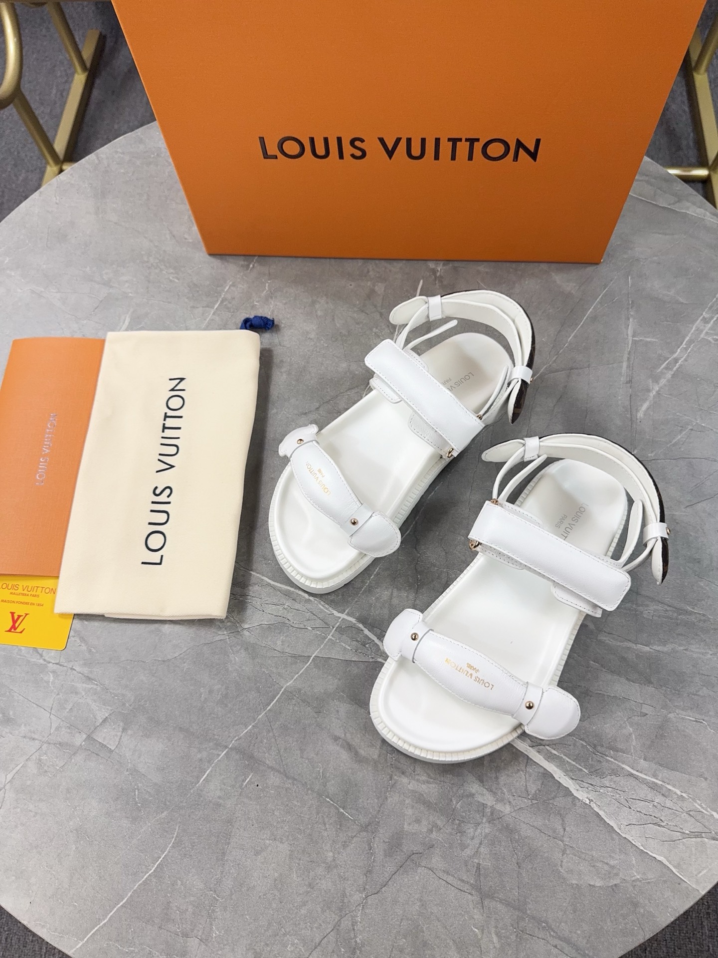 Louis Vuitton 2025 Spring/Summer White Leather Beach Sandals 4 i1743066337126 289 0 2