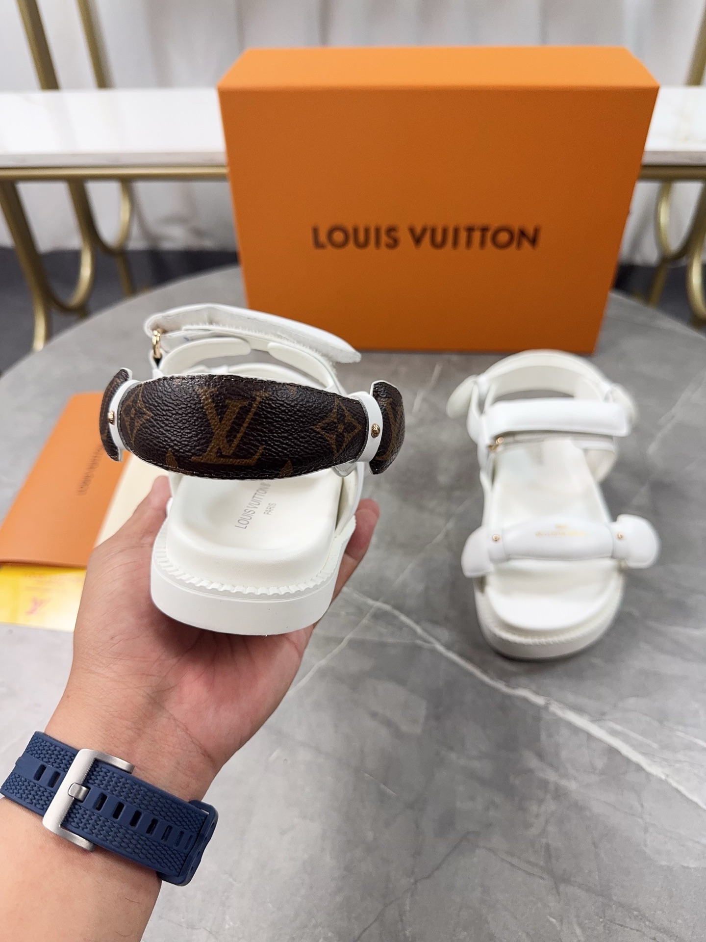 Louis Vuitton 2025 Spring/Summer White Leather Beach Sandals 8 i1743066337136 5080 0 6