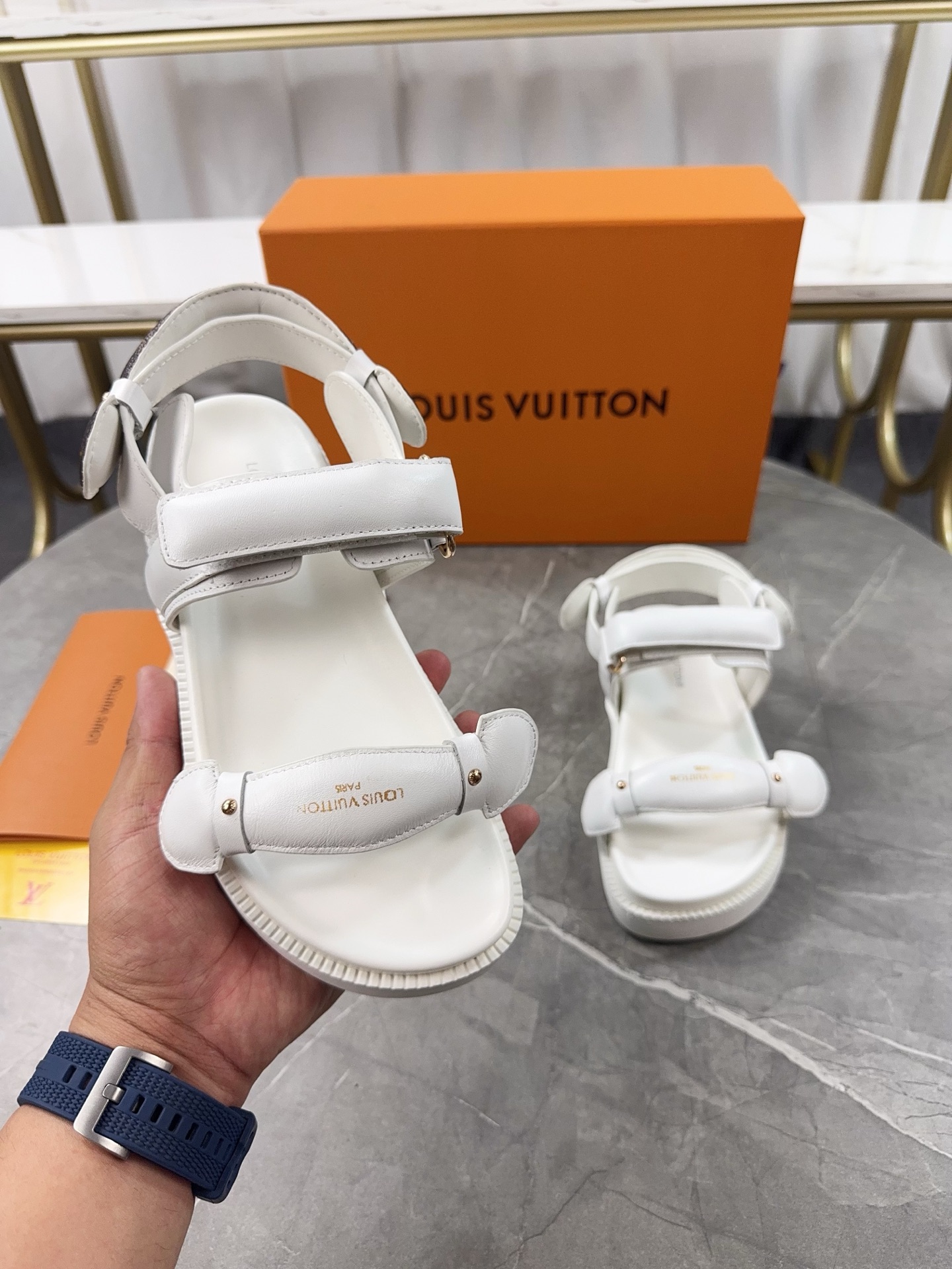 Louis Vuitton 2025 Spring/Summer White Leather Beach Sandals 1 Louis Vuitton 2025 Spring/Summer White Leather Beach Sandals