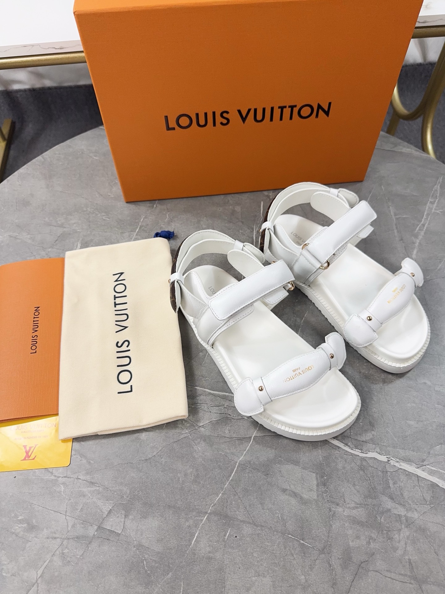 Louis Vuitton 2025 Spring/Summer White Leather Beach Sandals 6 i1743066337799 7737 0 4