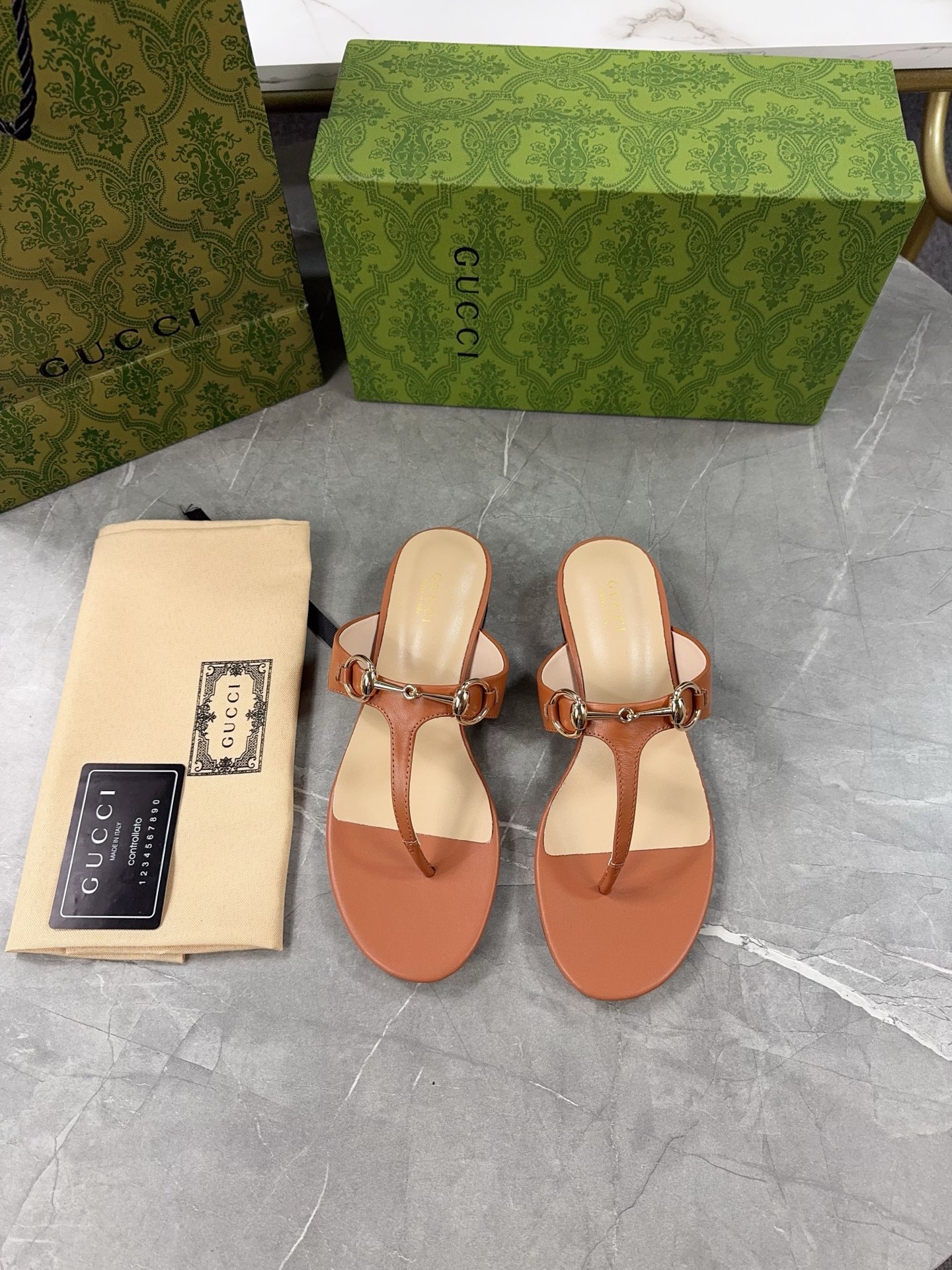Gucci Women's Leather Thong Sandals with Horsebit Detail - Fashionable & Chic 3 i1743673342351 7081 0 1