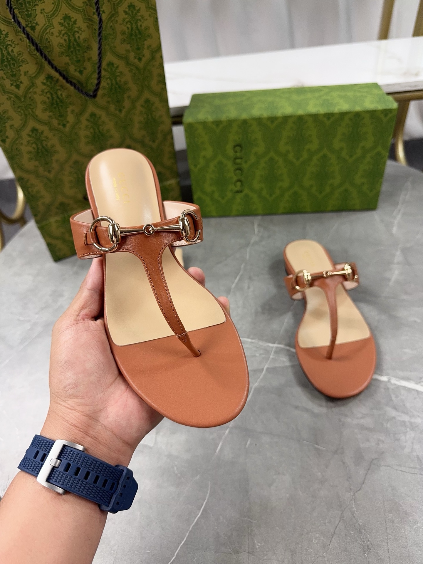 Gucci Women's Leather Thong Sandals with Horsebit Detail - Fashionable & Chic 2 i1743673343024 8648 0 8