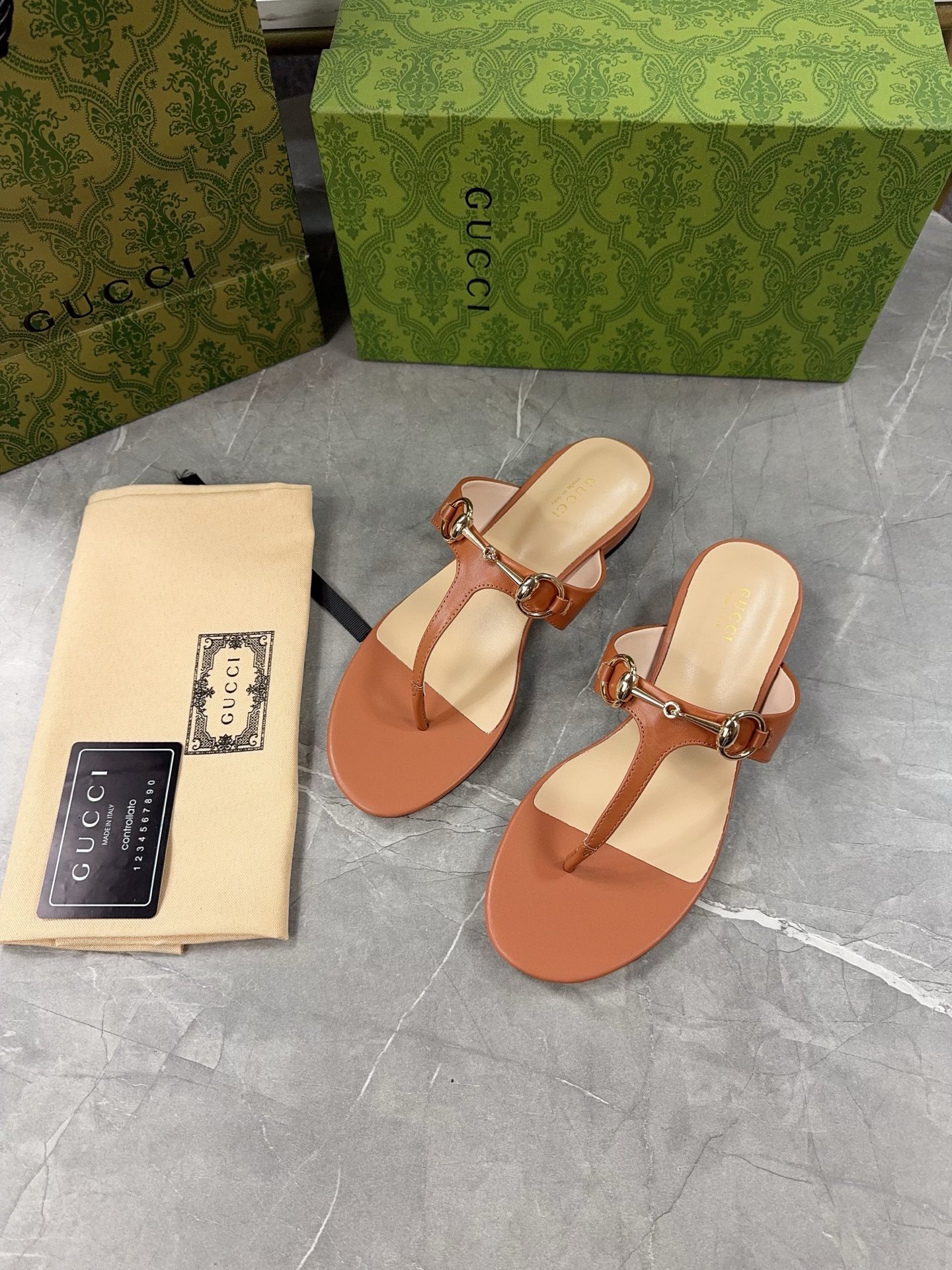 Gucci Women's Leather Thong Sandals with Horsebit Detail - Fashionable & Chic 4 i1743673343073 6878 0 2