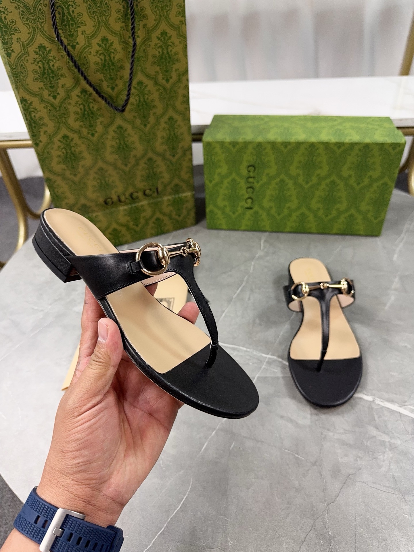 Gucci Women's Black Leather Thong Sandals with Horsebit Detail 7 i1743673374053 9905 0 5