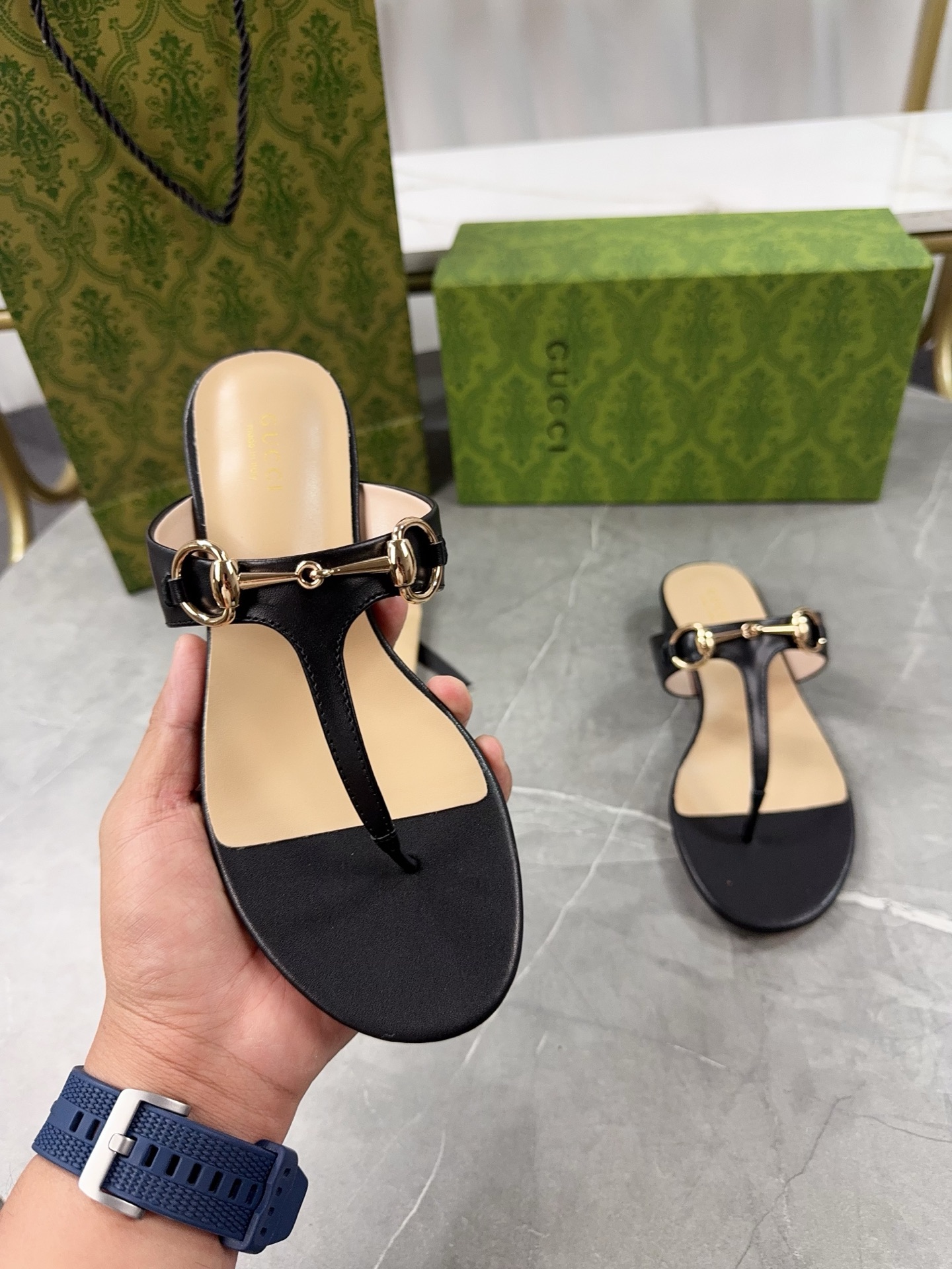 Gucci Women's Black Leather Thong Sandals with Horsebit Detail 2 i1743673374108 1375 0 6