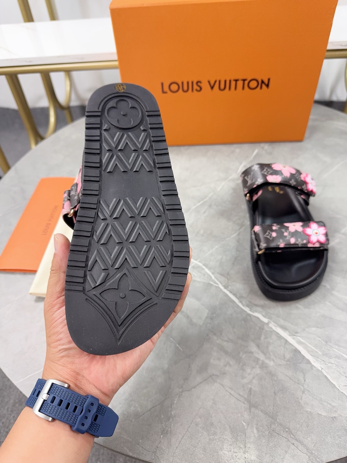 Louis Vuitton 2025 Spring/Summer Women's Trendy Sandals with Floral Print 8 i1744871552207 4123 0 7