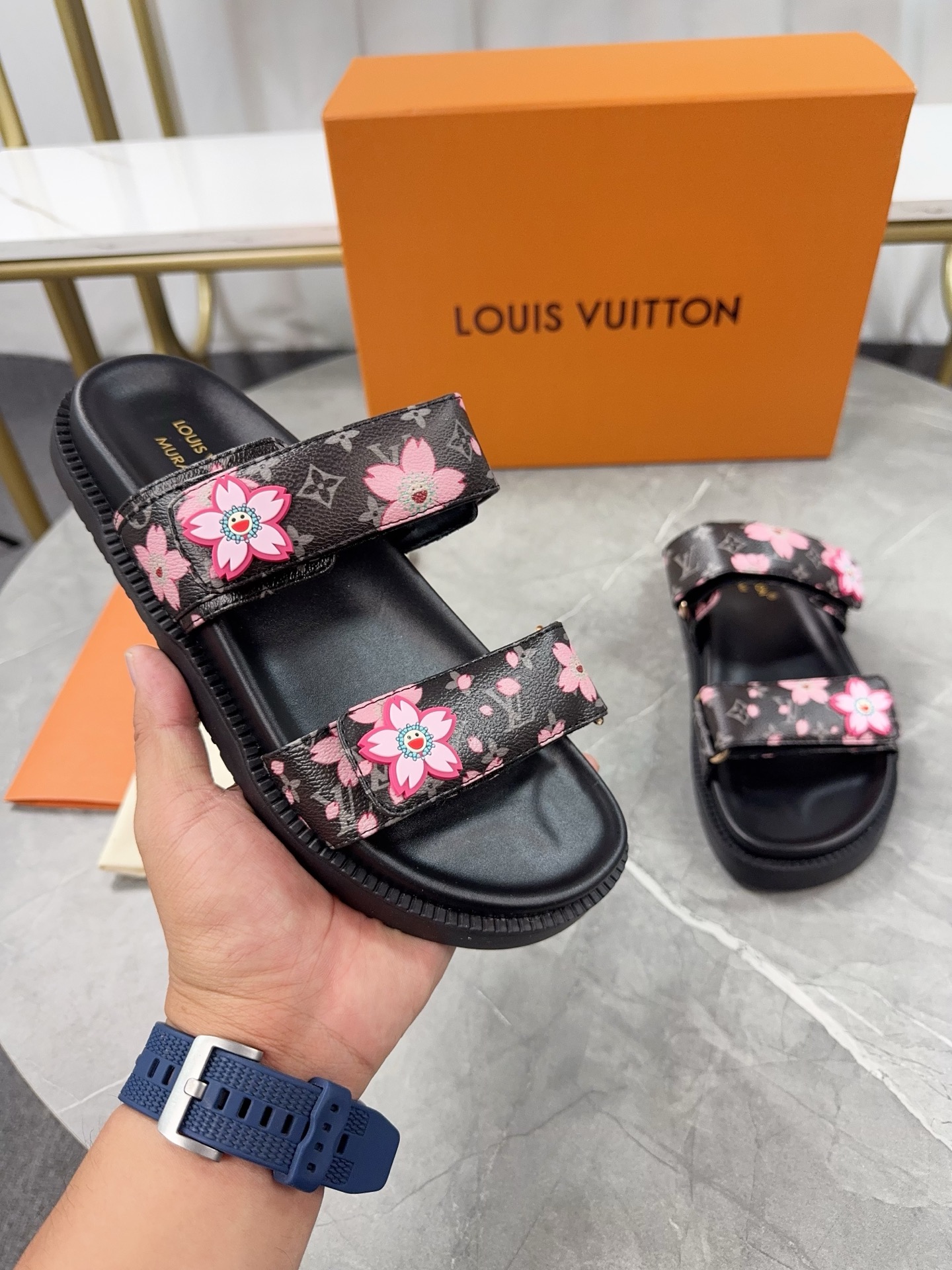 Louis Vuitton 2025 Spring/Summer Women's Trendy Sandals with Floral Print 9 i1744871558781 7219 0 8