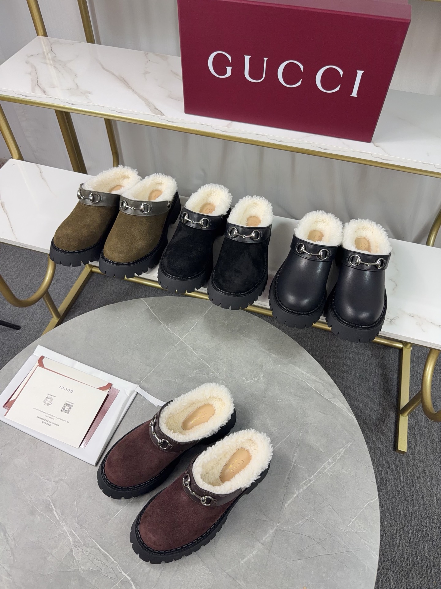 NO:645884,Gucci's new style, double GG grooved thick-soled loafer platform shoes. Made in the original 11. Super beautiful quality, classic counter style. Upper: original frosted cowhide. Lining: Australian wool lining. Foot: water-dyed cowhide. Outsole: ultra-light original sole. Thick sole height increase: 3.5cn. Packaging: original packaging. Code number: women's 35-42 (41 42 is custom-made and non-returnable) men's 38-46 (45).  46 Customized, non-refundable) Cowhide, slippers, gucci, loafers, slippers, cowhide19860909Gucci新款,双GG沟纹厚底乐福松糕鞋.原版11打造.超美品质,专柜经典款. 鞋面:原版磨砂牛皮 内里:澳洲羊毛里 垫脚:水染牛皮 大底:超轻原版底 厚底增高:3.5cn 包装:原版包装 码数:女35-42（41 42定做不退换）男款38-46（45 46定做不退换）批牛皮,拖鞋,gucci,loafers,slippers,cowhide,Women's Shoes