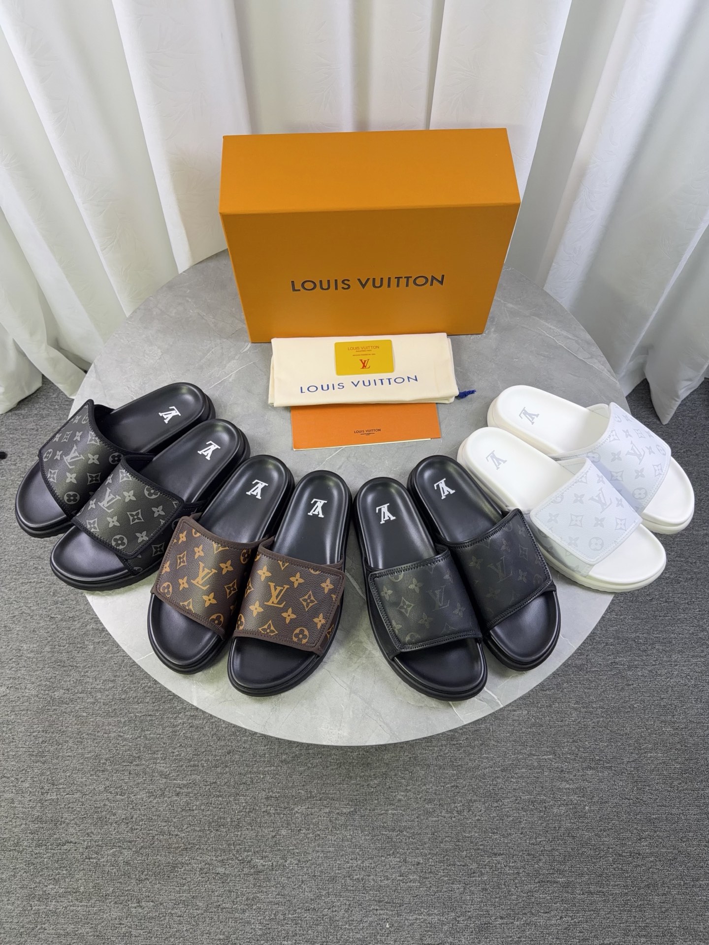 NO:730589,LV | Louis Vuitton 2026 spring and summer new models. The top version is the same as the original version. The counter focuses on the latest straw slippers. Hard goods are new. Purchasing level!  Full of high-end feel!  A popular model among bloggers at home and abroad, it’s retro and fashionable, and your feet look stunning!  The official website's main recommendation★ ━━━━━ t ━━━━━ The upper is made of original special fabric, lining is made of cow lining, and the outsole is high-end rubber outsole. Shoe size: 38-46 (46 customized, non-refundable, louis vuitton, louis vuitton, slippers, espadrilles19860909LV | 路易威登 2026春夏新款 顶级版本原版一致 专柜主打最新款 草编拖鞋 硬货上新 代购级别！高级感十足！国内外博主刷爆的一款,复古又时髦 上脚美炸了！官网主推款★ ━━━━━ t ━━━━━ 鞋面原版订特殊面料 内里牛里 大底橡胶高端大底 鞋码:38-46（46定制不退换,,louis vuitton,louis vuitton,slippers,espadrilles,Men's shoes