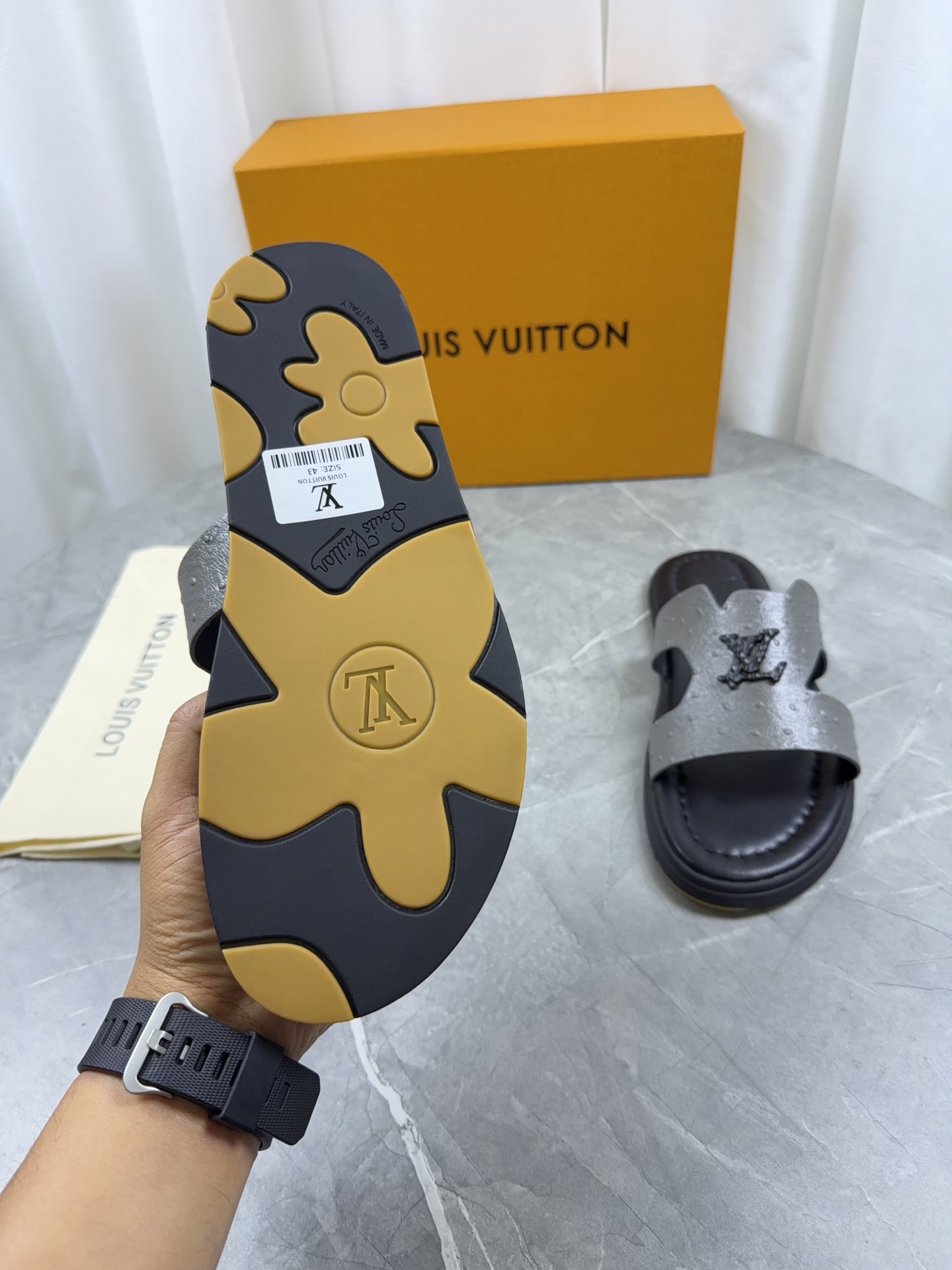 LV Style Leather Men's Shoes style reference detail image 9 from source 766797