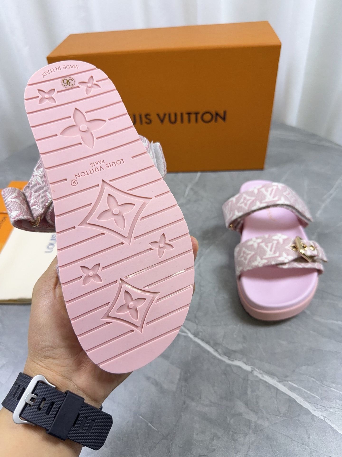 루이비통 신발 130642 Louis Vuitton Shoes 썸네일 이미지