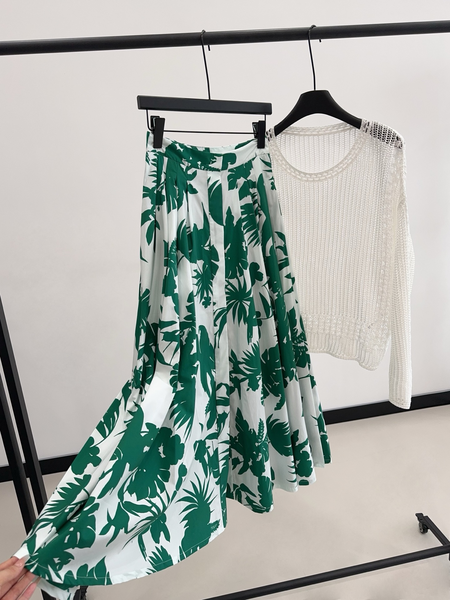 Elegant Green & White High-Waisted Midi Dress - Lightweight & Breathable Cotton 3 i1749814659145 1298 0 1
