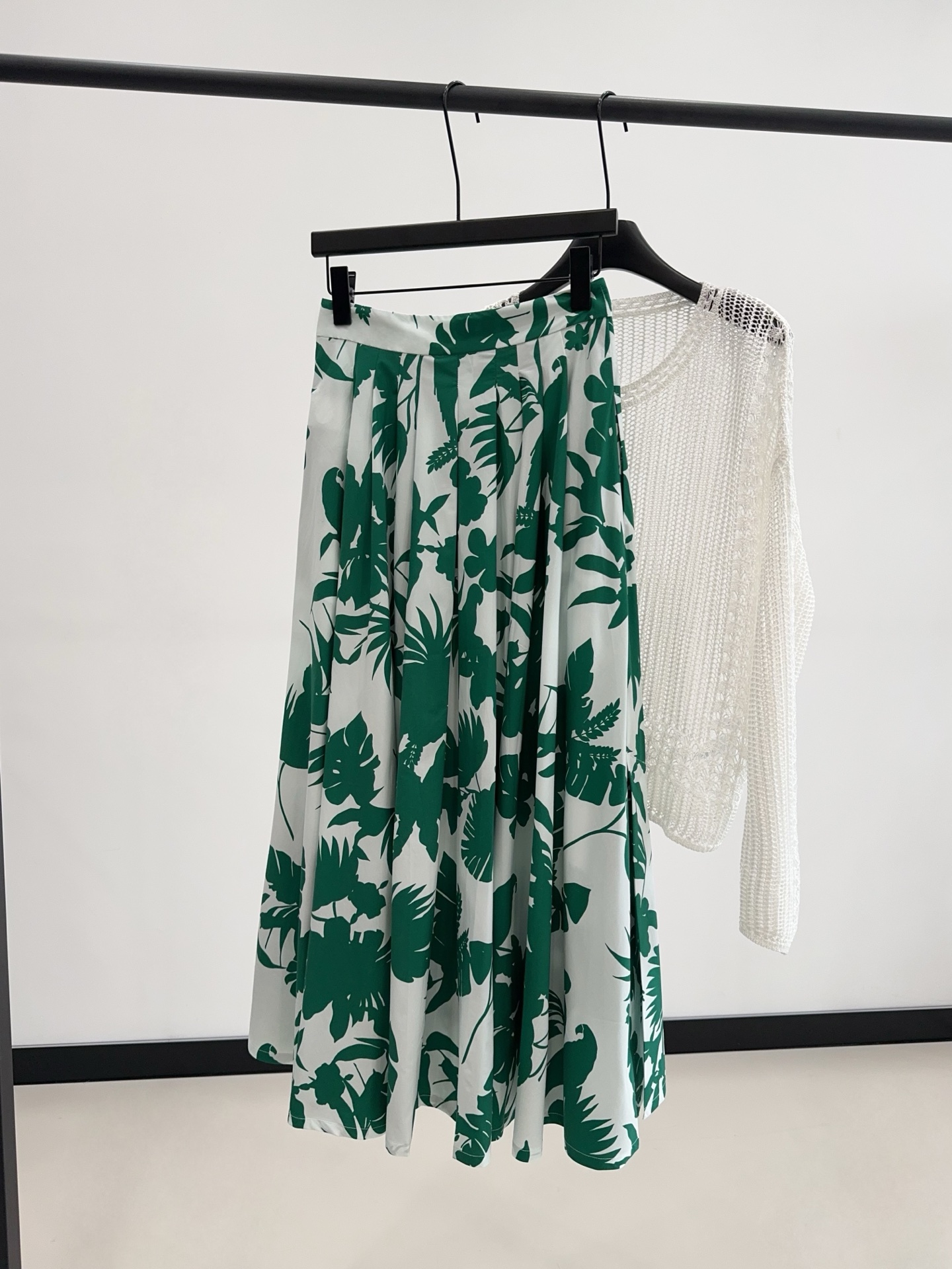 Elegant Green & White High-Waisted Midi Dress - Lightweight & Breathable Cotton 4 i1749814659160 6711 0 2