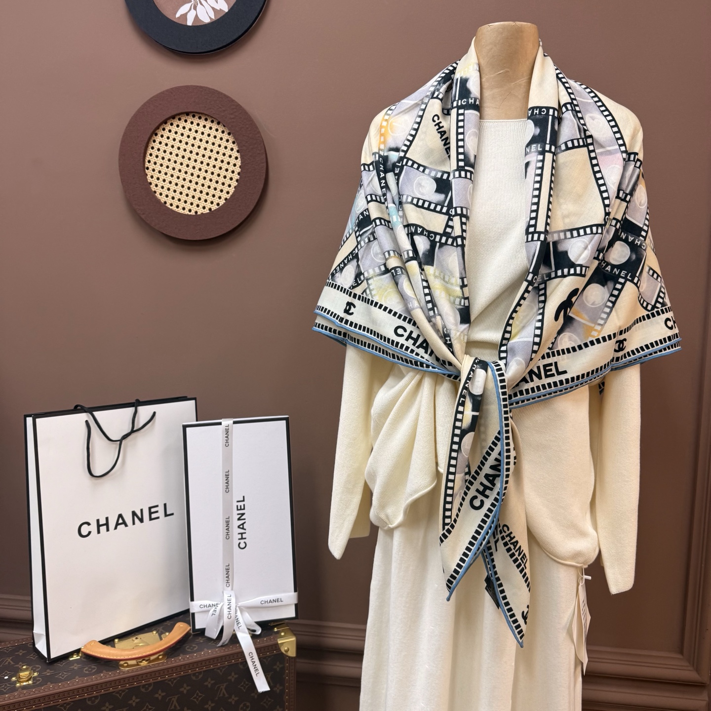 💰Chanel ~25秋冬新品～【双C字母】【140双面丝毛披肩】手工卷边丝毛方巾（30%桑蚕丝70%羊