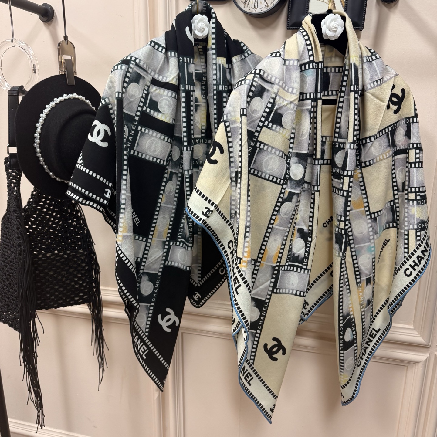 💰Chanel ~25秋冬新品～【双C字母】【140双面丝毛披肩】手工卷边丝毛方巾（30%桑蚕丝70%羊