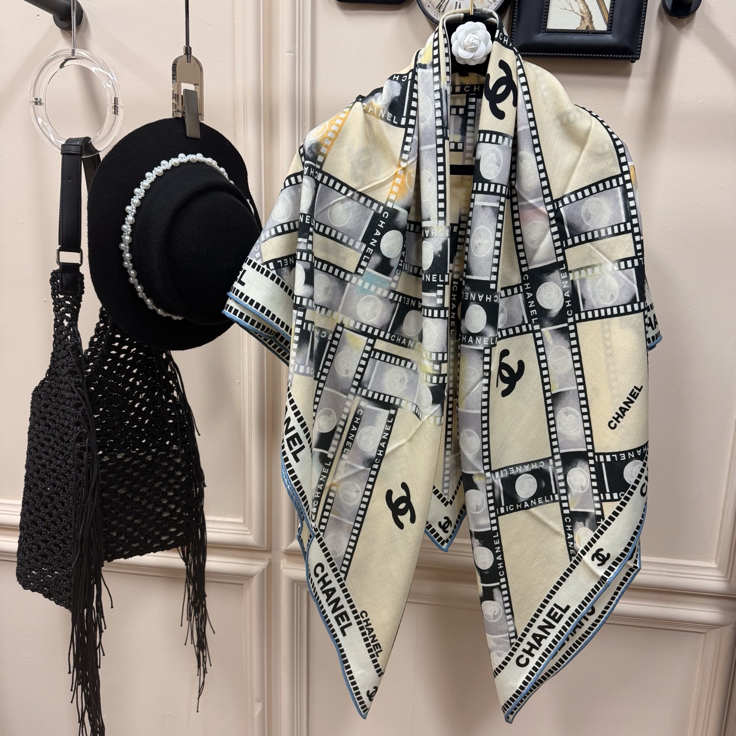 💰Chanel ~25秋冬新品～【双C字母】【140双面丝毛披肩】手工卷边丝毛方巾（30%桑蚕丝70%羊