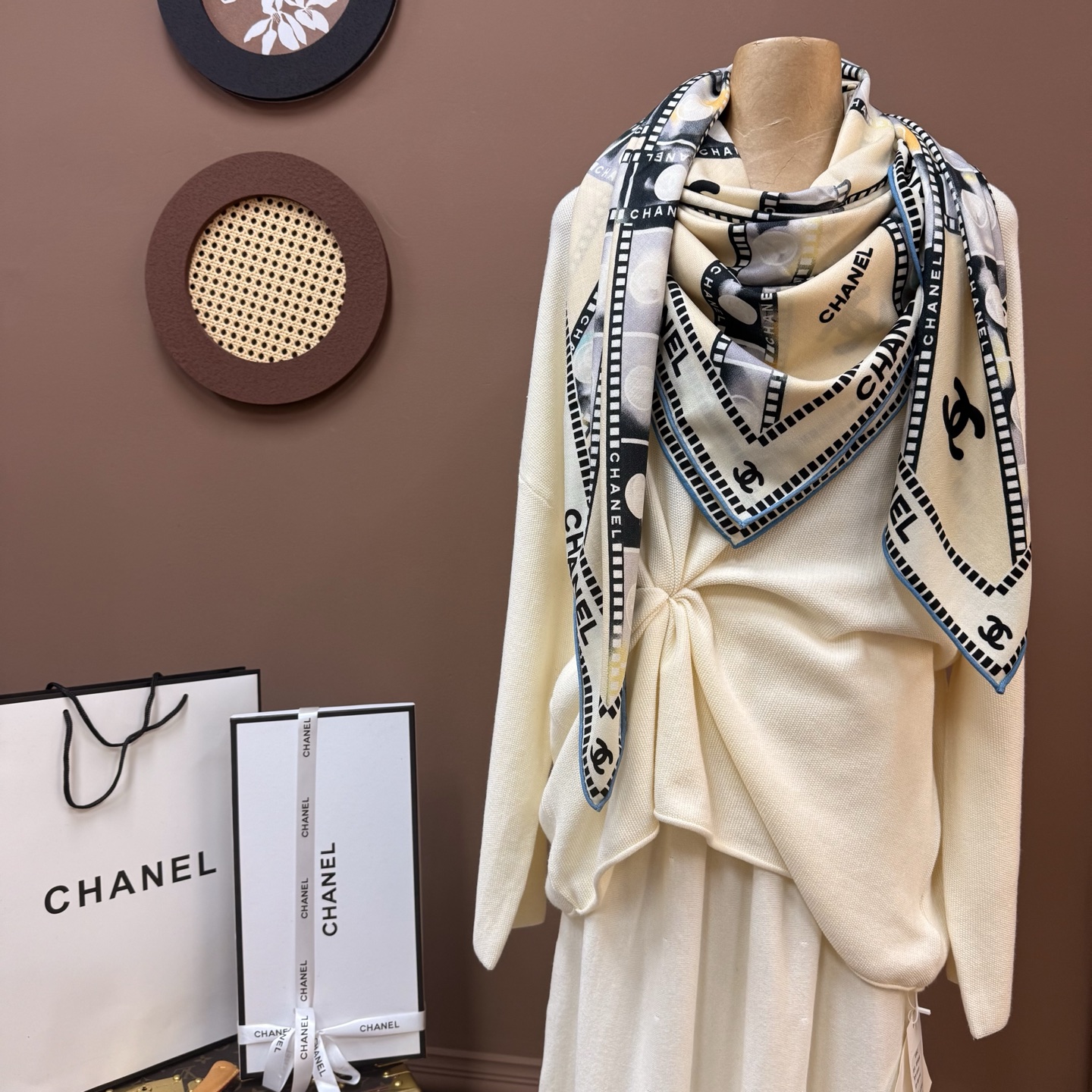 💰Chanel ~25秋冬新品～【双C字母】【140双面丝毛披肩】手工卷边丝毛方巾（30%桑蚕丝70%羊
