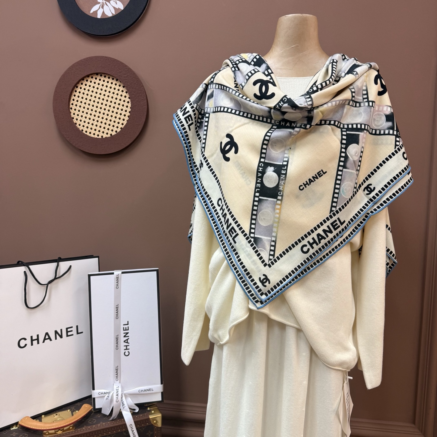 💰Chanel ~25秋冬新品～【双C字母】【140双面丝毛披肩】手工卷边丝毛方巾（30%桑蚕丝70%羊