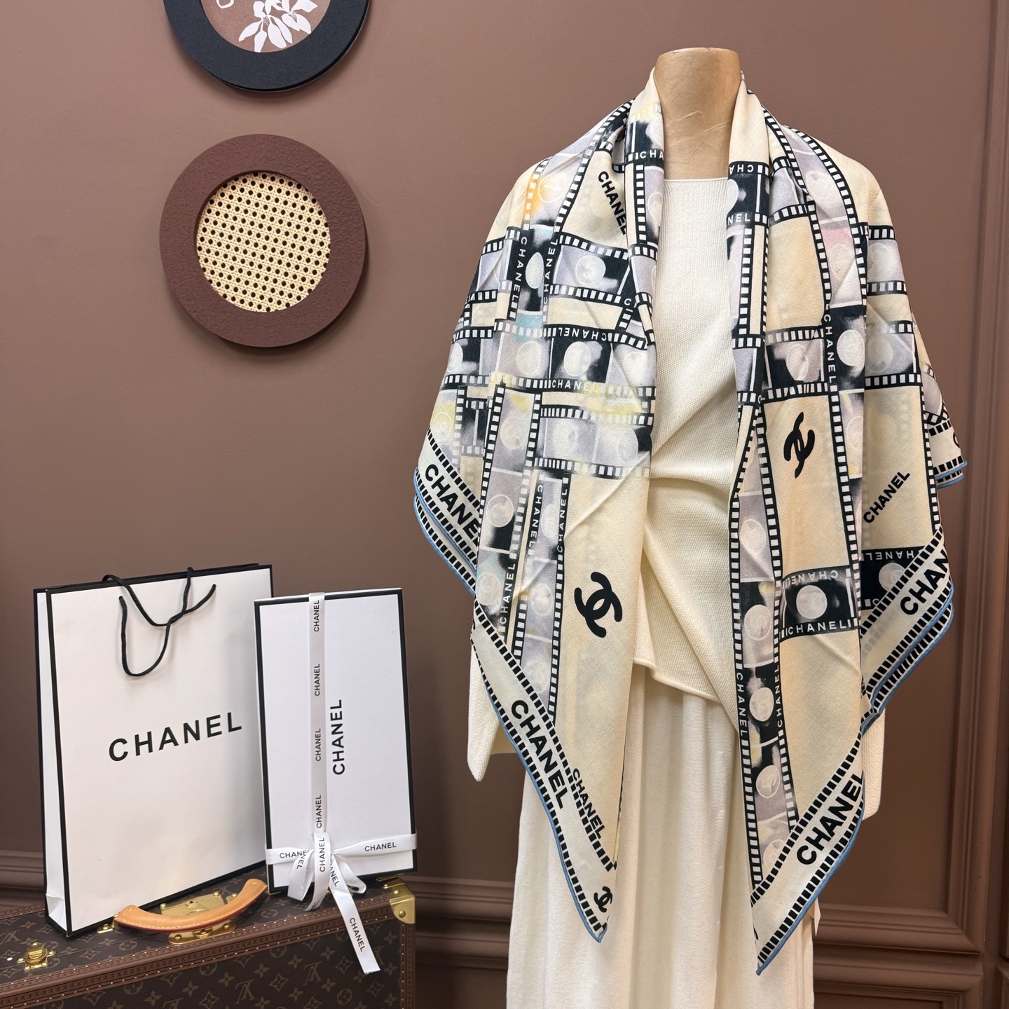 💰Chanel ~25秋冬新品～【双C字母】【140双面丝毛披肩】手工卷边丝毛方巾（30%桑蚕丝70%羊