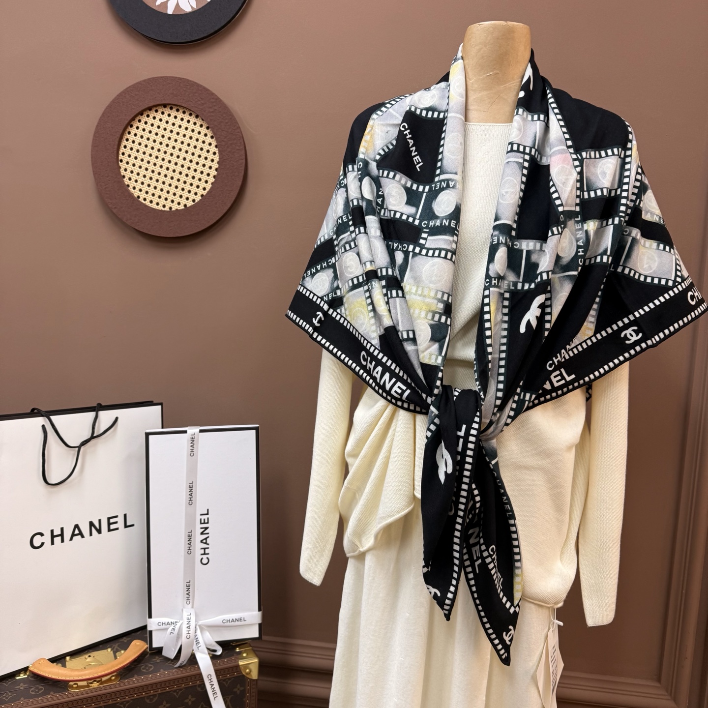 💰Chanel ~25秋冬新品～【双C字母】【140双面丝毛披肩】手工卷边丝毛方巾（30%桑蚕丝70%羊
