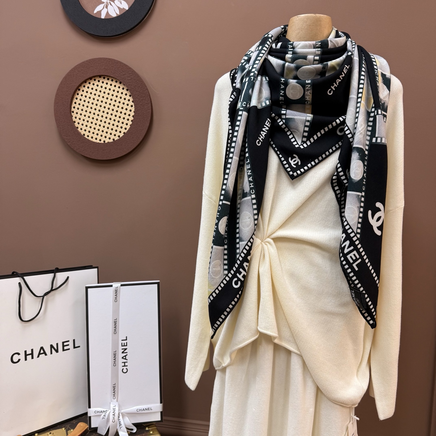 💰Chanel ~25秋冬新品～【双C字母】【140双面丝毛披肩】手工卷边丝毛方巾（30%桑蚕丝70%羊