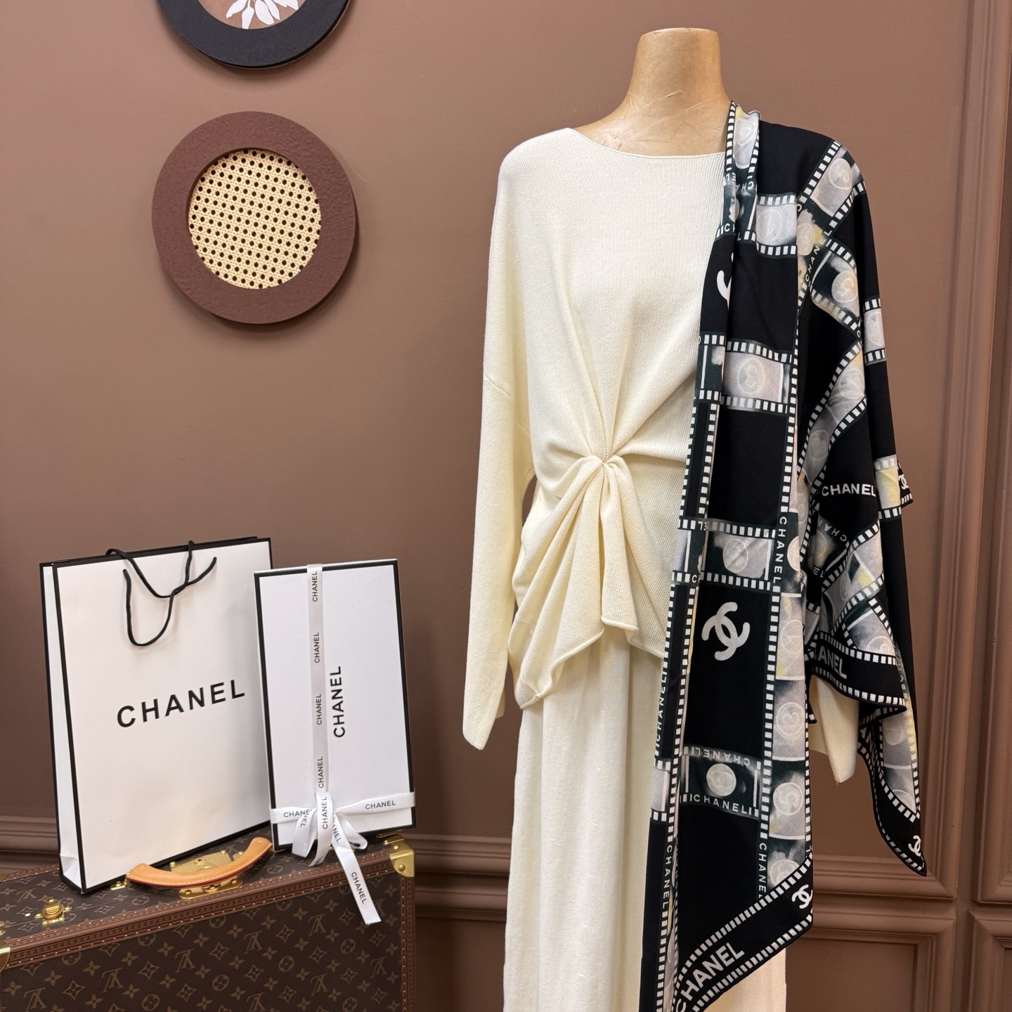 💰Chanel ~25秋冬新品～【双C字母】【140双面丝毛披肩】手工卷边丝毛方巾（30%桑蚕丝70%羊