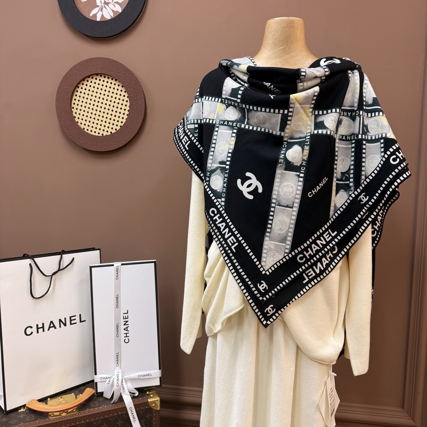 💰Chanel ~25秋冬新品～【双C字母】【140双面丝毛披肩】手工卷边丝毛方巾（30%桑蚕丝70%羊