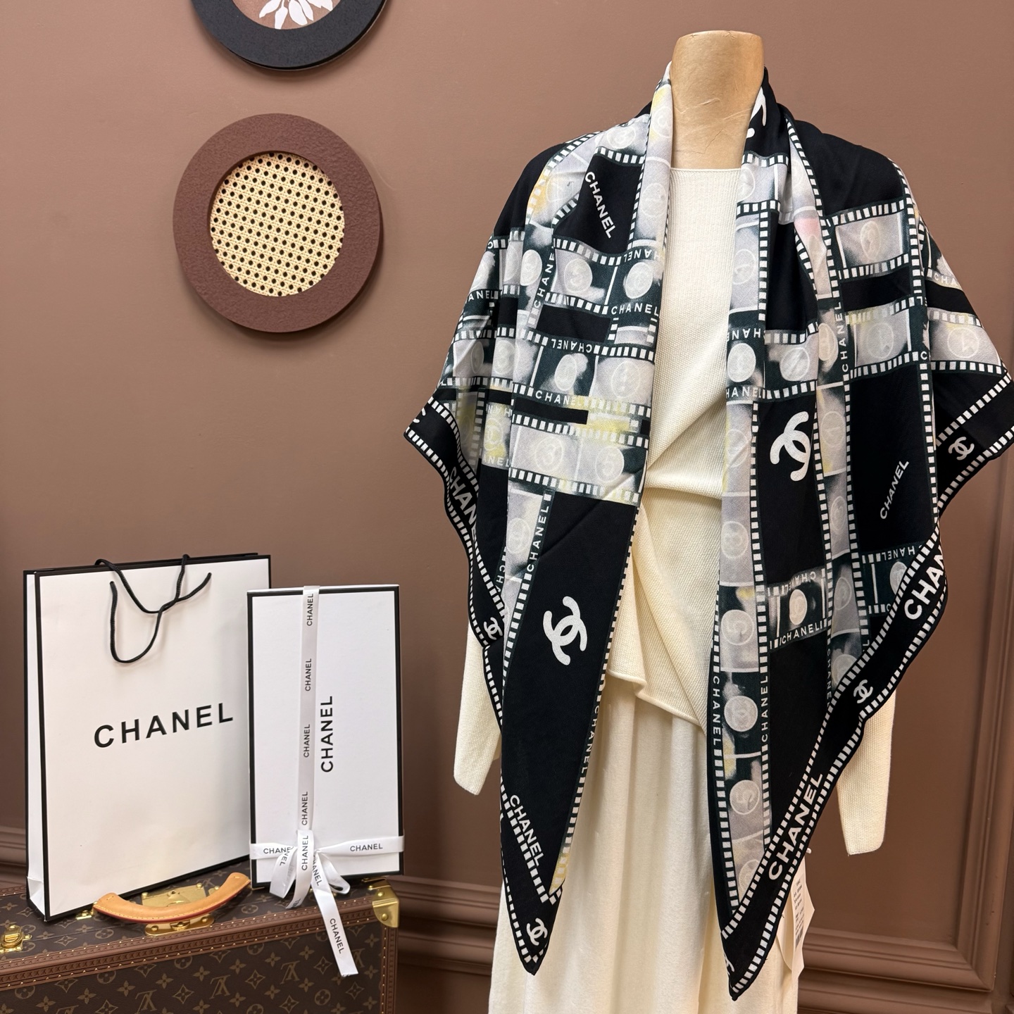 💰Chanel ~25秋冬新品～【双C字母】【140双面丝毛披肩】手工卷边丝毛方巾（30%桑蚕丝70%羊
