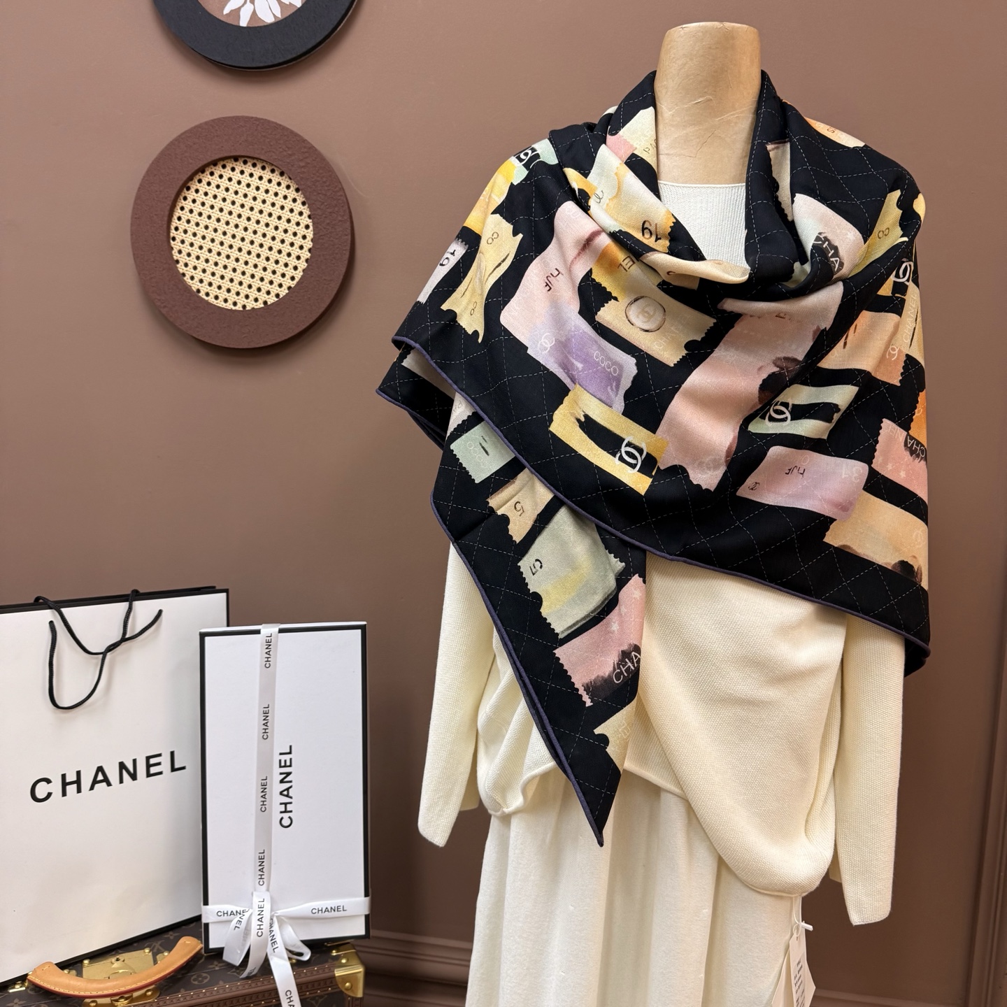 💰Chanel ~25秋冬新品～【双C字母邮票】【140双面丝毛披肩】手工卷边丝毛方巾（30%桑蚕丝70